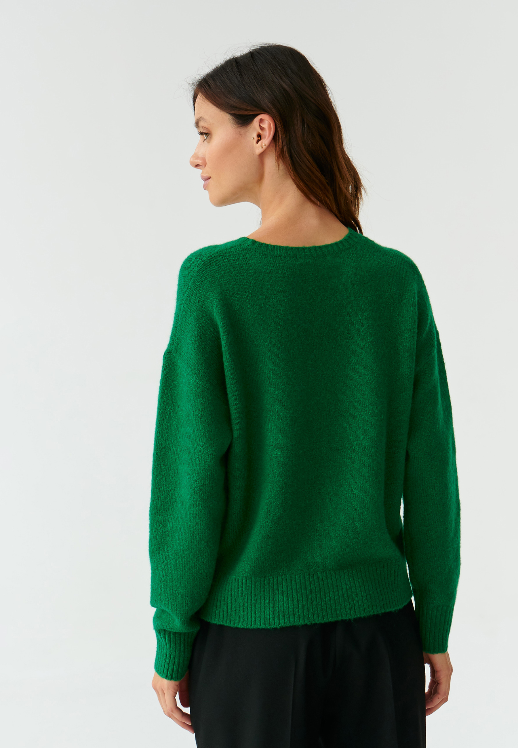 KLASYCZNY SWETER DAMSKI Z OKRĄGŁYM DEKOLTEM KOBRO ZIELONY 2