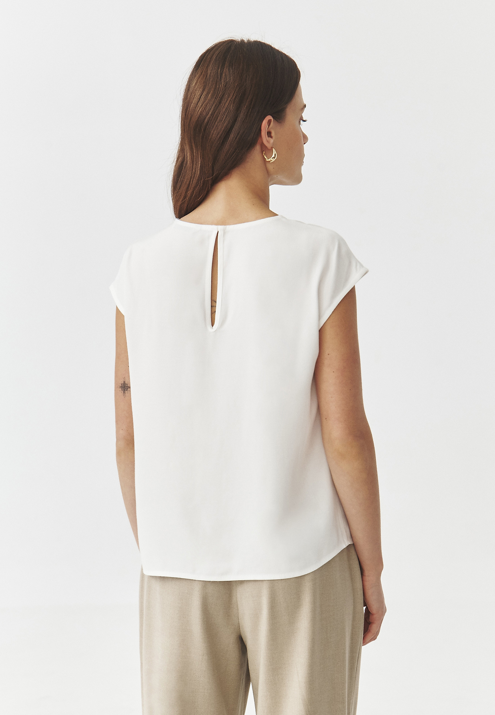 BLUZA IZ VISKOZE Z GUBAMI - ZIMO 1 BLUZA IZ VISKOZE Z GUBAMI - ZIMO 1 ECRU 107213