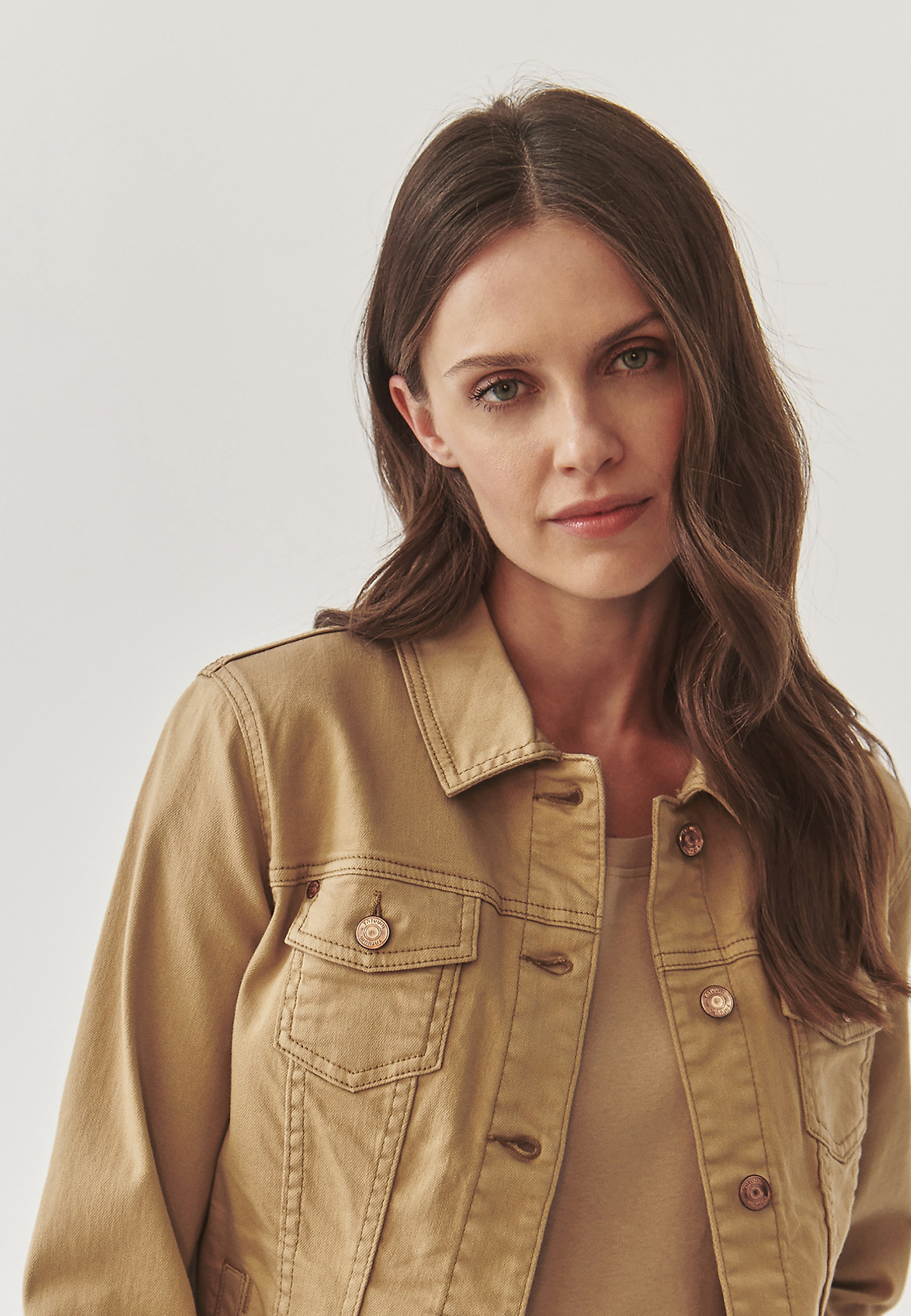 KLASICKÁ DÁMSKA TEXTILNÁ BUNDA – BESKA 2 KLASICKÁ DÁMSKA TEXTILNÁ BUNDA – BESKA 2 BÉŽOVÁ 98860