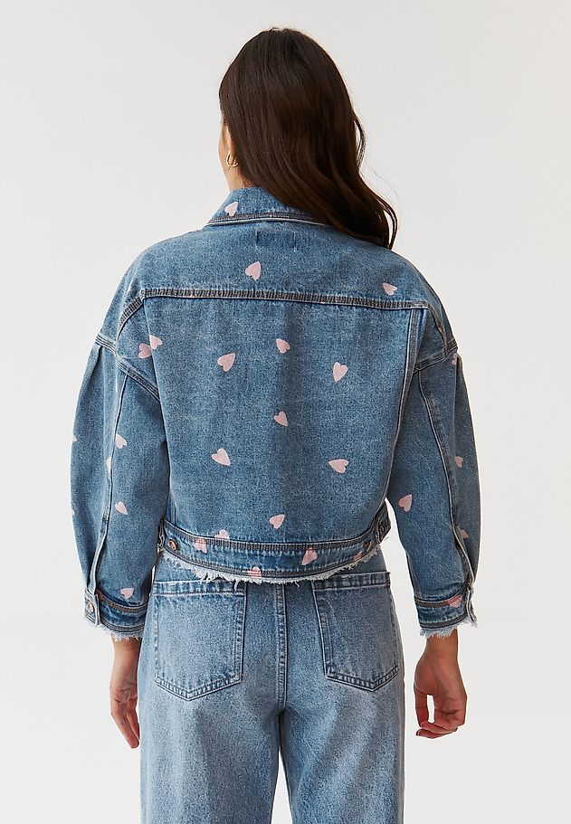 OVERSIZED LADIES’ DENIM JACKET PRINTED WITH HEARTS - NAMIA OVERSIZED LADIES’ DENIM JACKET PRINTED WITH HEARTS - NAMIA BLUE 4