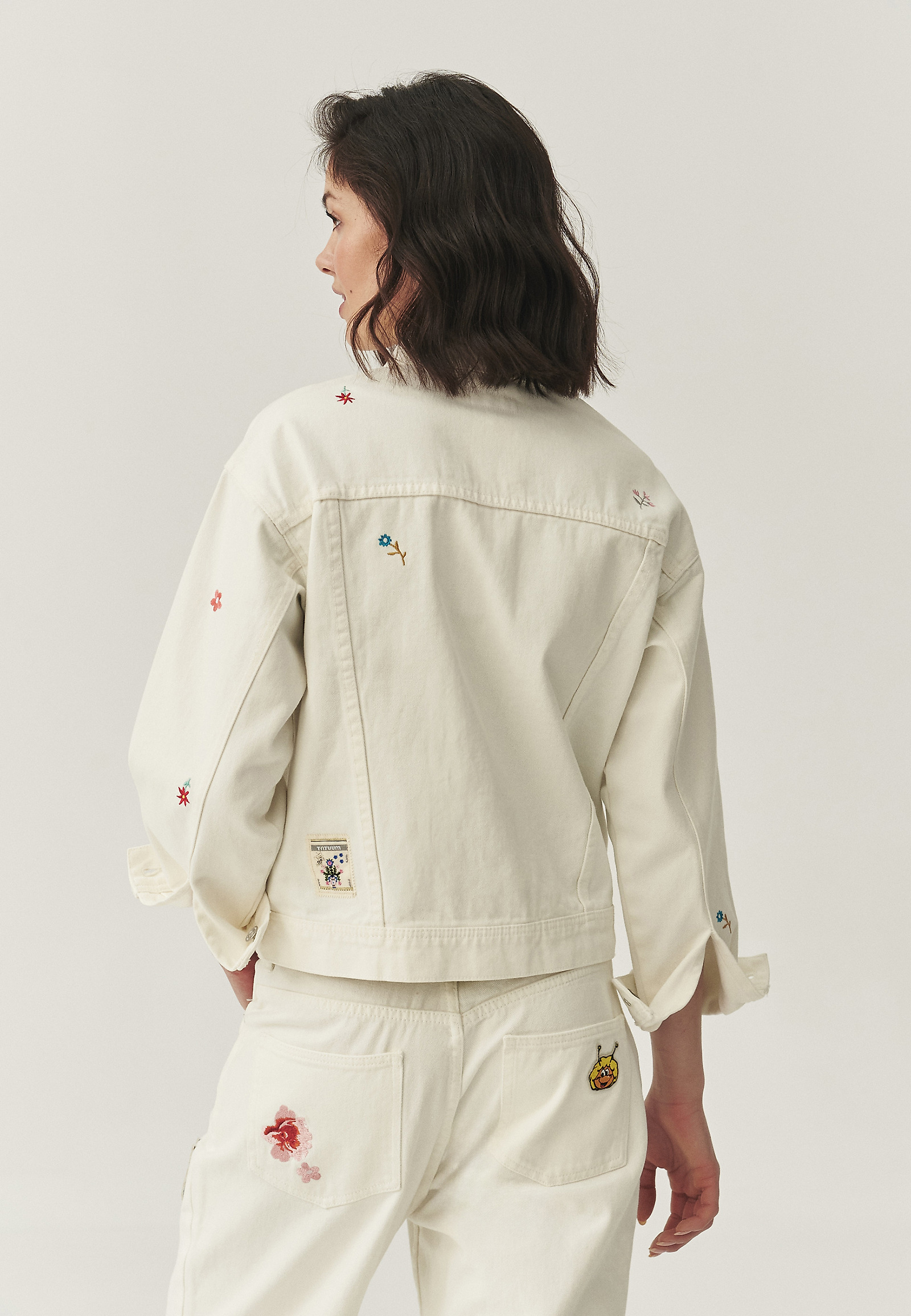 DENIM JAKNA Z VEZENJEM - HALA DENIM JAKNA Z VEZENJEM - HALA ECRU 110518