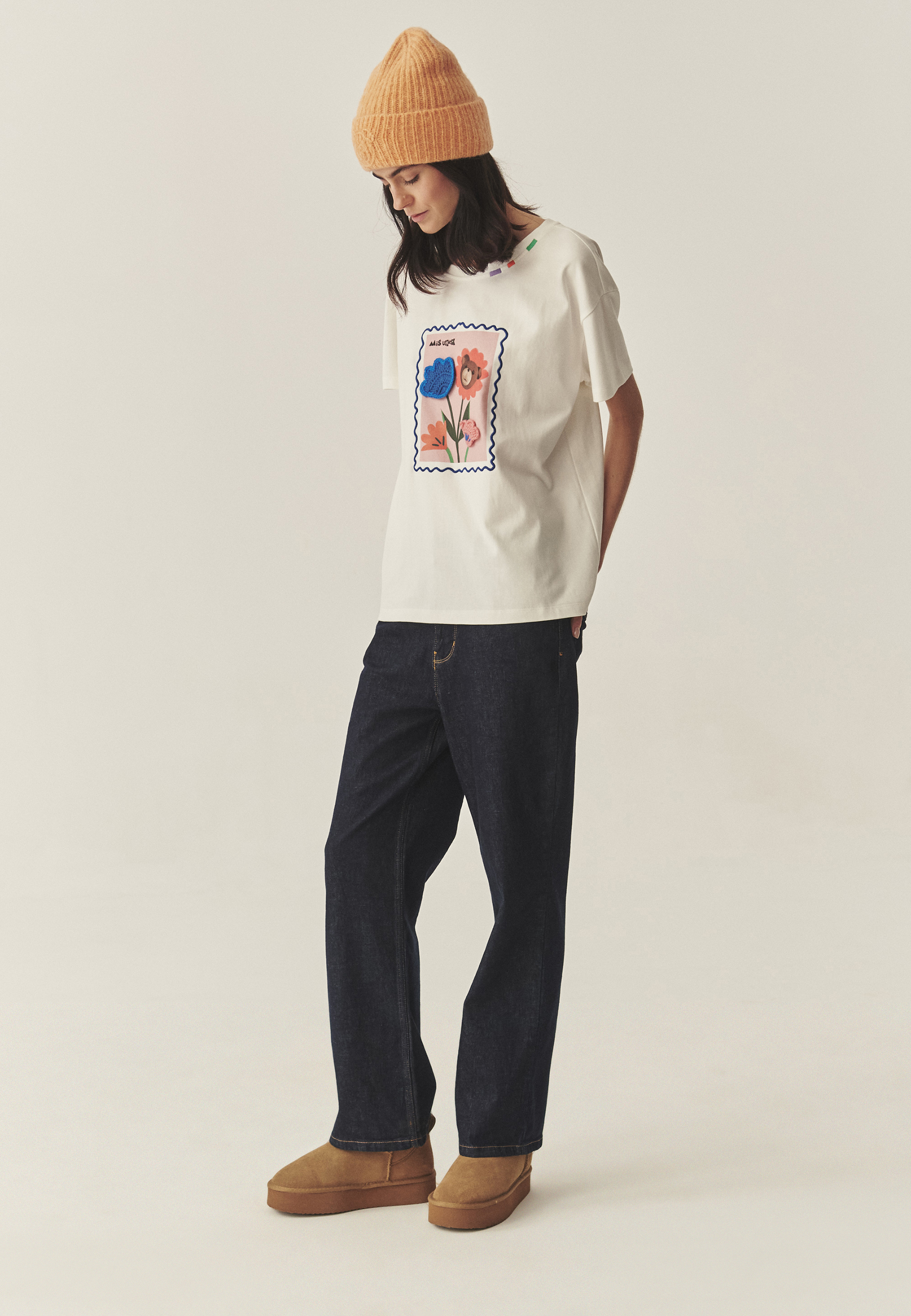 BAWEŁNIANY T-SHIRT Z AUTORSKIM NADRUKIEM - VILO 1 ECRU 2