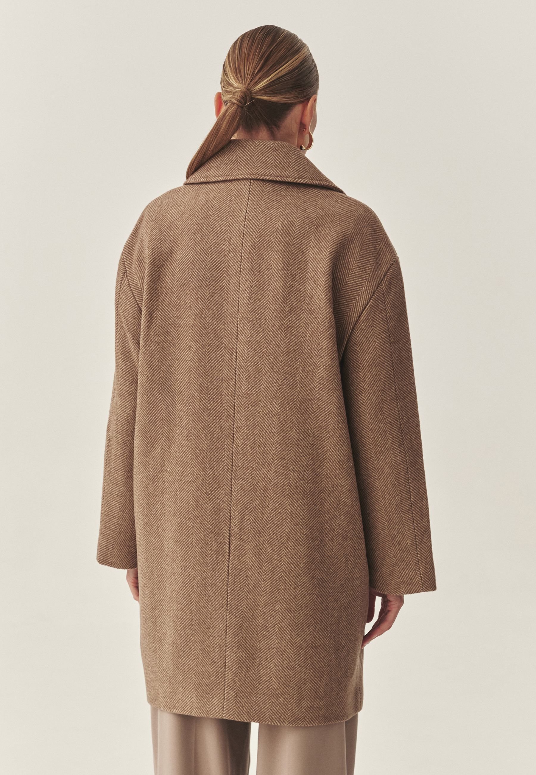 PALTON DE DAMĂ, DIN ȚESĂTURĂ ÎN SPIC — SEWRO BEJ 2