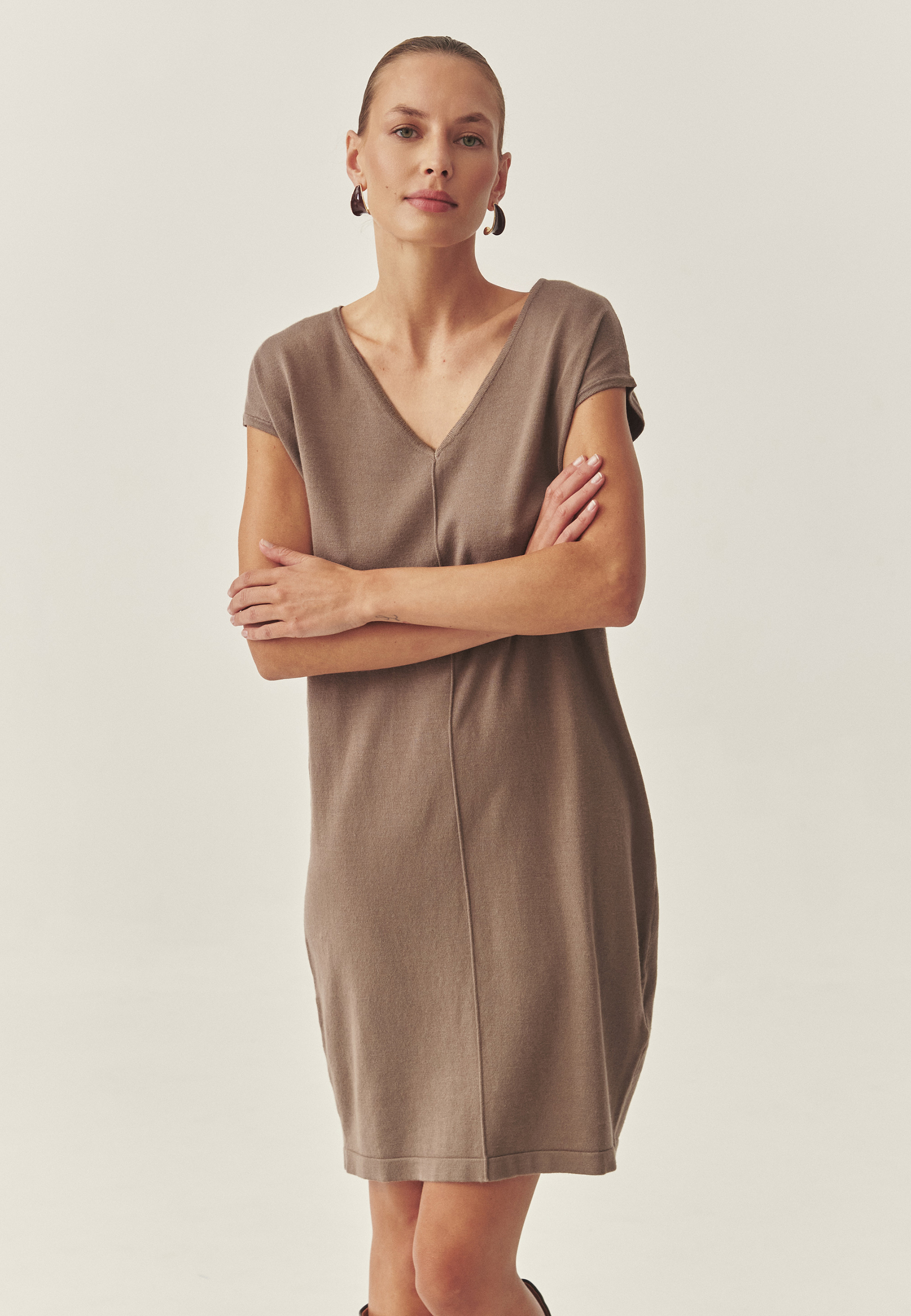 DZIANINOWA SUKIENKA Z MIESZANKI WISKOZOWEJ - ADRIA BEŻOWY 2