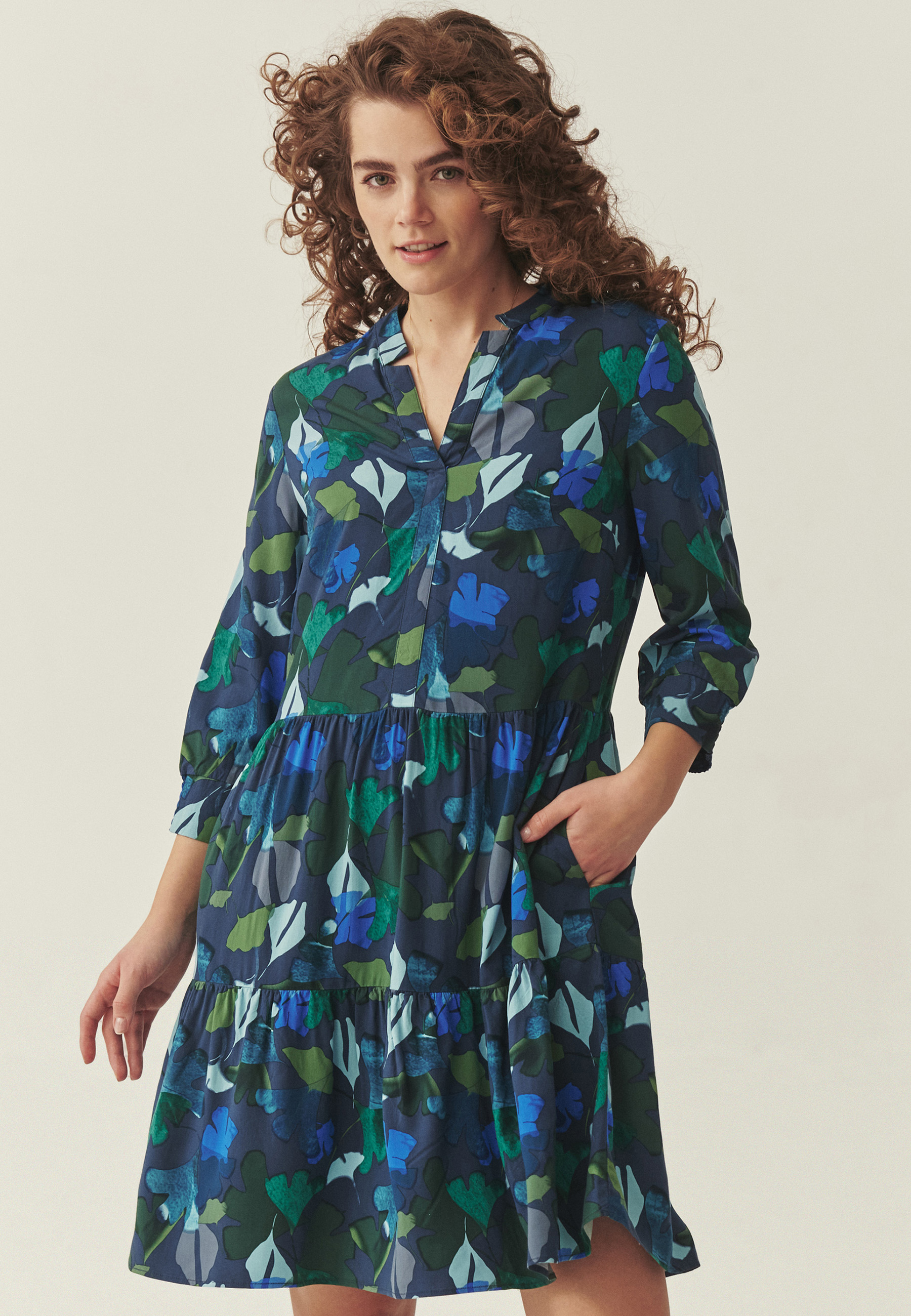 PATTERNED DRESS MADE OF VISCOSE - VISTA MULTICOLOR 2