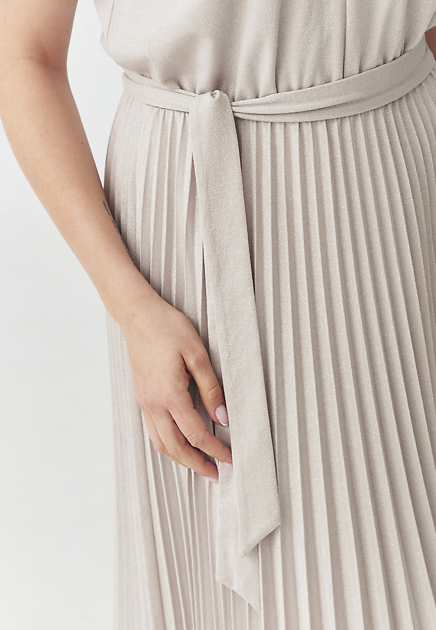KNITTED DRESS WITH GLITTER ACCENT — LURI KNITTED DRESS WITH GLITTER ACCENT — LURI BEŻOWY 5
