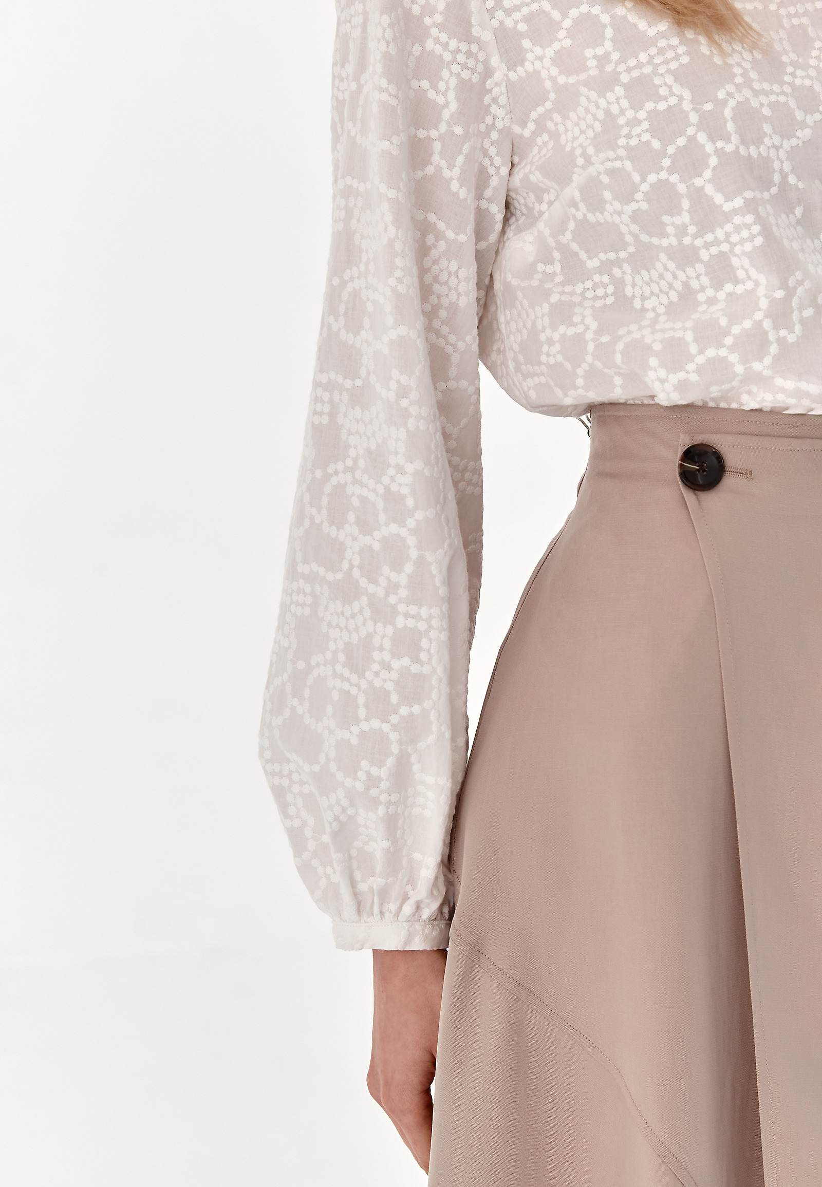ŽENSKA BLUZA Z NABRANIMI ROKAVI AFELIANNA ŽENSKA BLUZA Z NABRANIMI ROKAVI AFELIANNA ECRU 78216