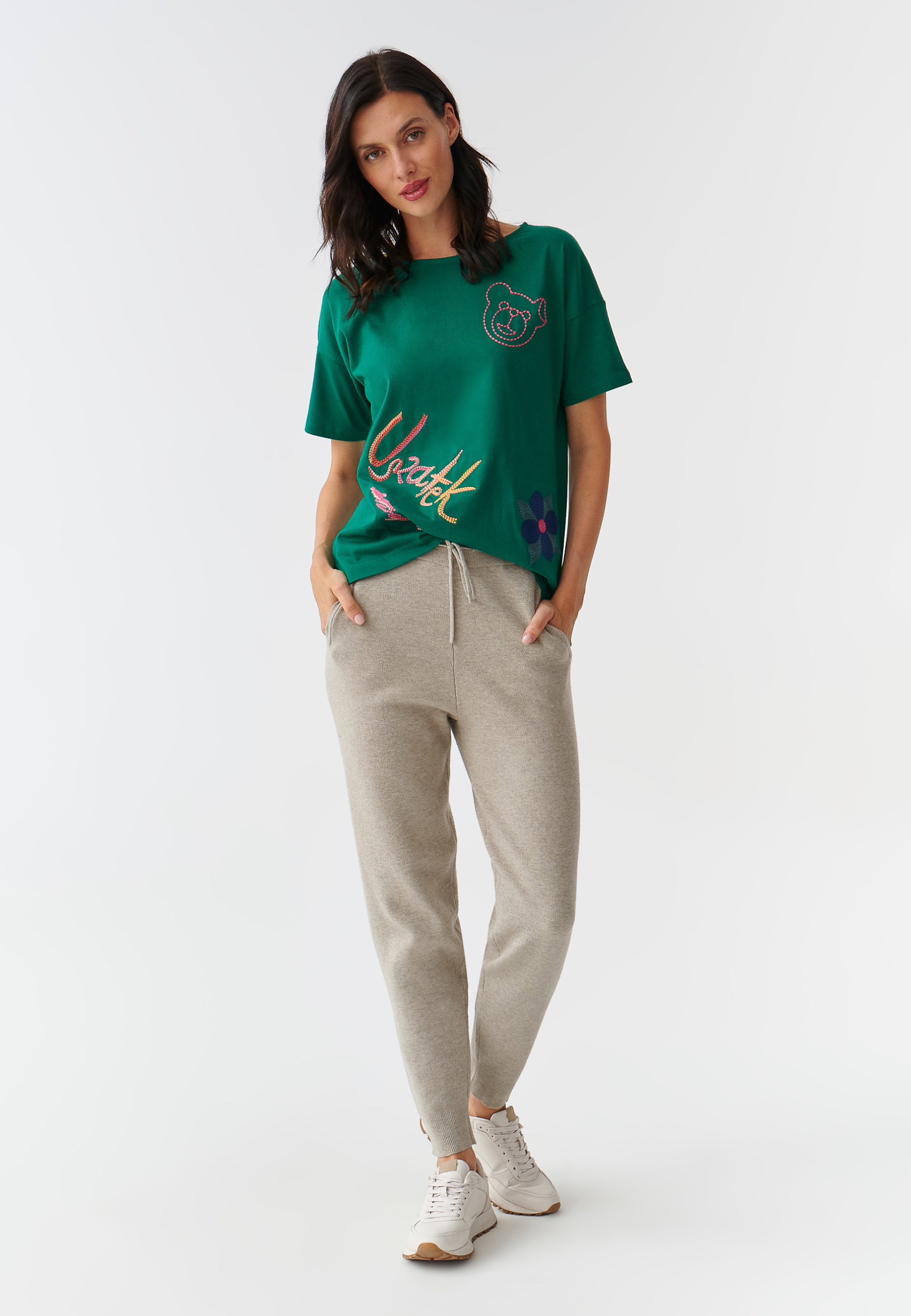 T-SHIRT DAMSKI Z WIELOBARWNYMI HAFTAMI MIZATI 1 ZIELONY 2