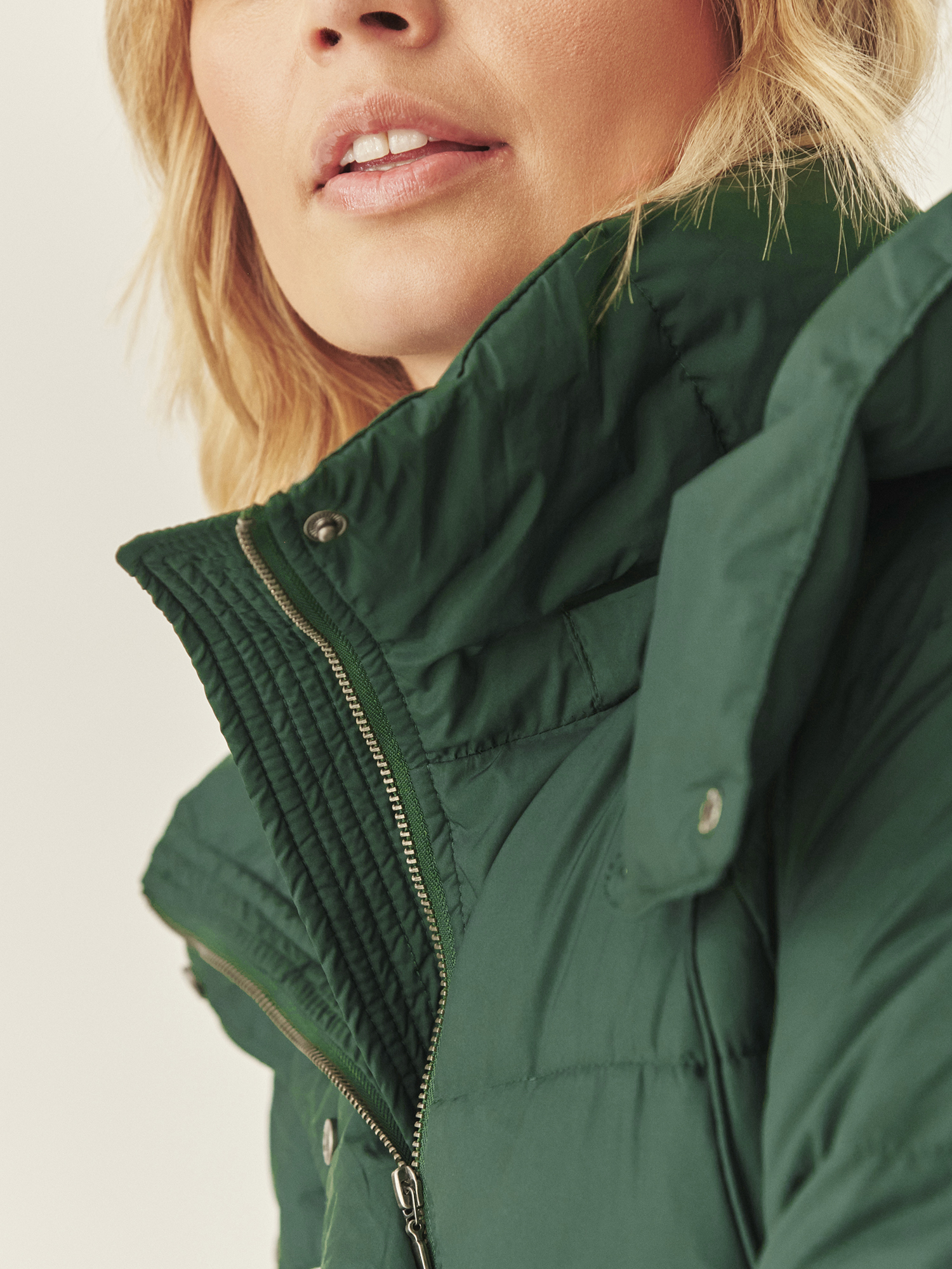 PÉŘOVÁ BUNDA S KAPUCÍ – SOWA ZELENÁ 2