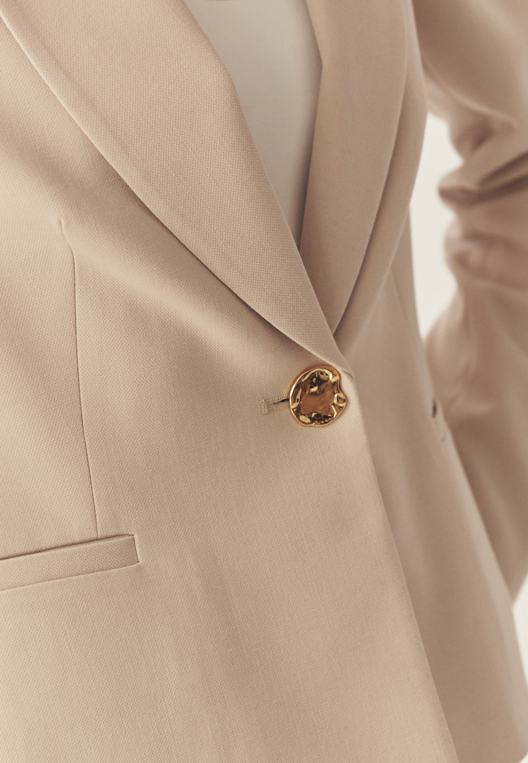 JACHETĂ SCURTĂ, CU NASTURE DECORATIV - MERTE GRI 2