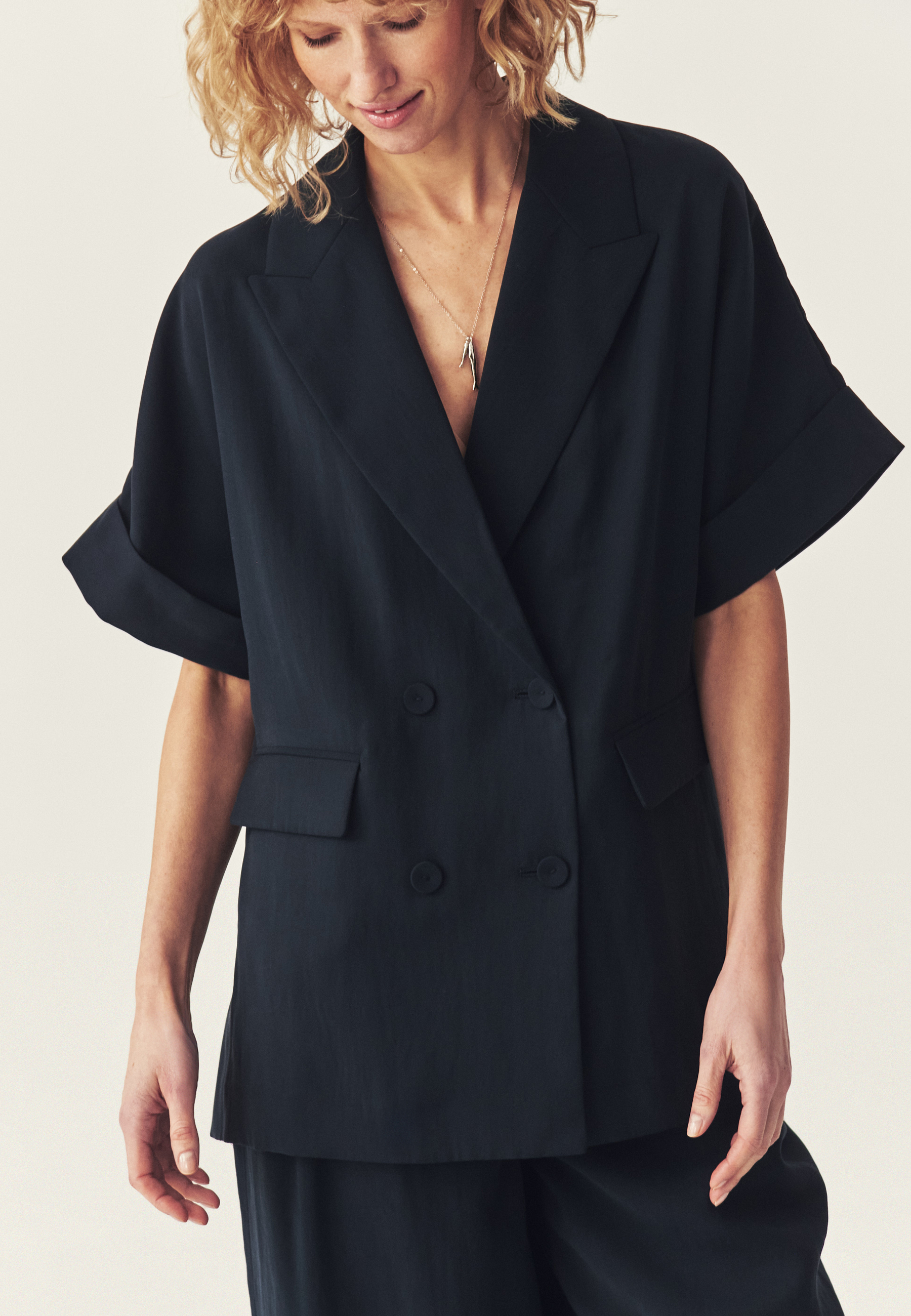 JACHETĂ CU DOUĂ RÂNDURI DE NASTURI - TETERI