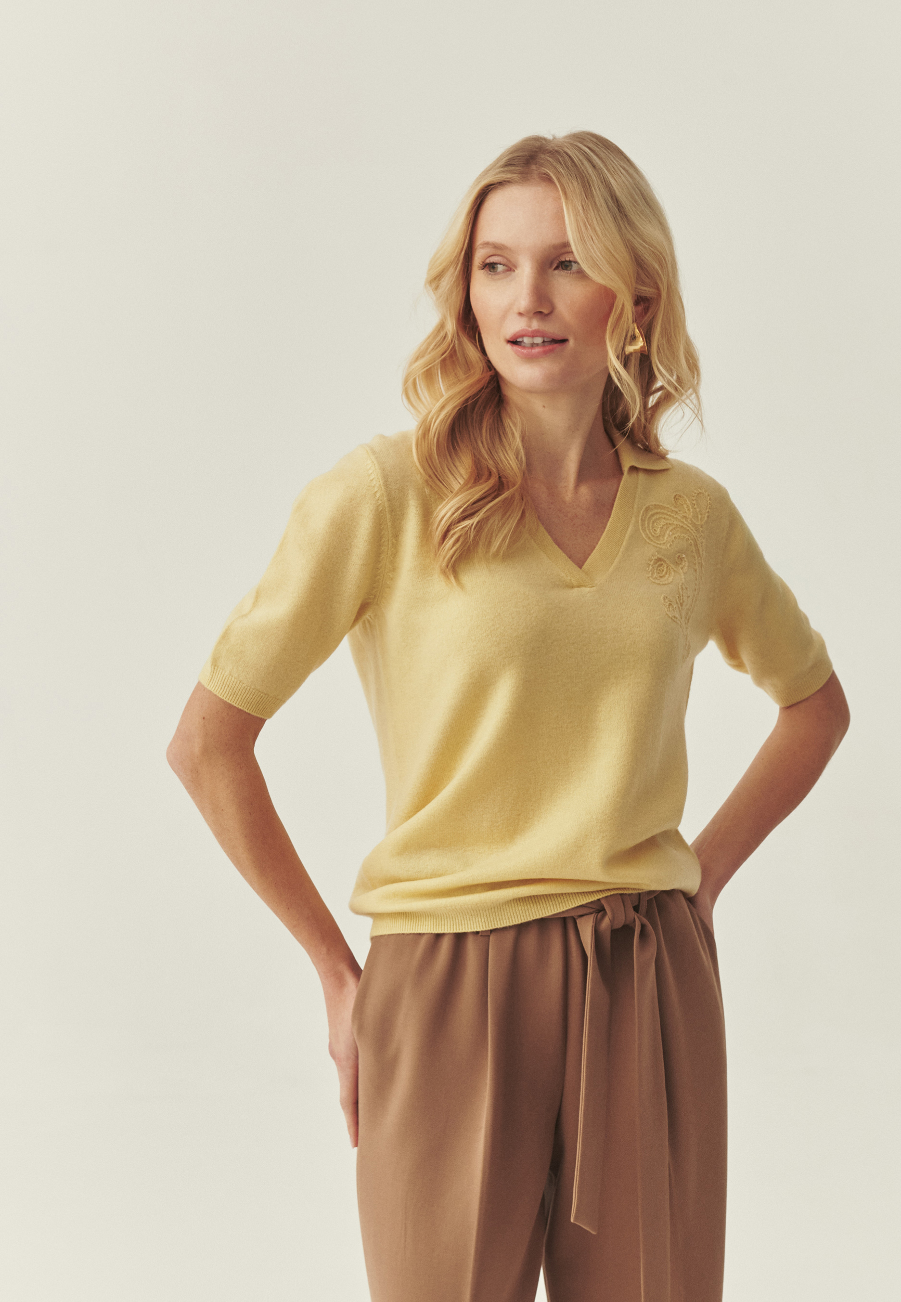 WEŁNIANA BLUZKA Z CEKINOWYM WZOREM - LORO