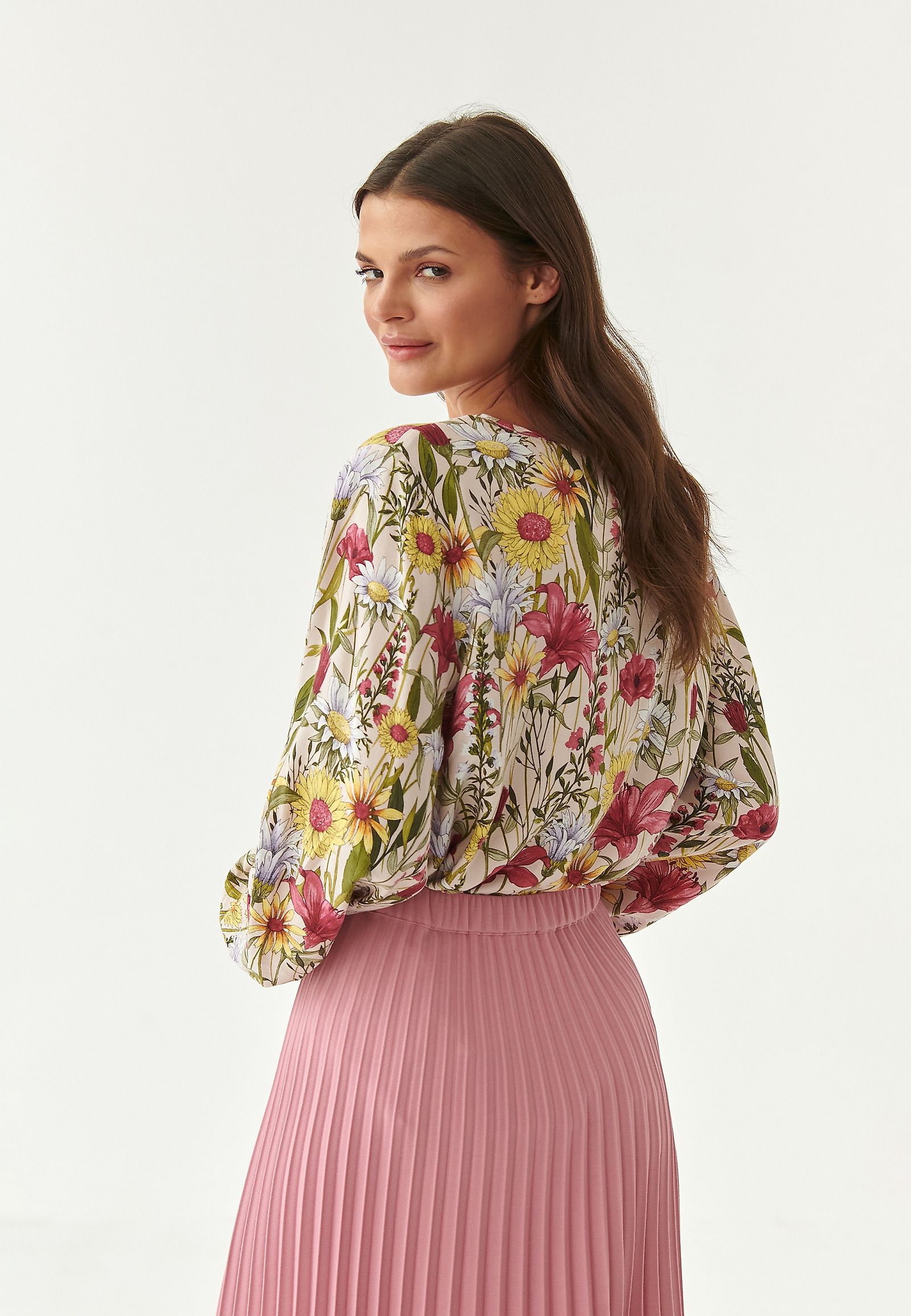 LUŹNA BLUZKA DAMSKA W KWIATY AFELIANNA LUŹNA BLUZKA DAMSKA W KWIATY AFELIANNA MULTIKOLOR 81168