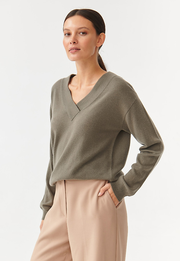 LADIES’ WOOL SWEATER WITH V-SHAPED NECKLINE KASZMI LADIES’ WOOL SWEATER WITH V-SHAPED NECKLINE KASZMI KHAKI 3