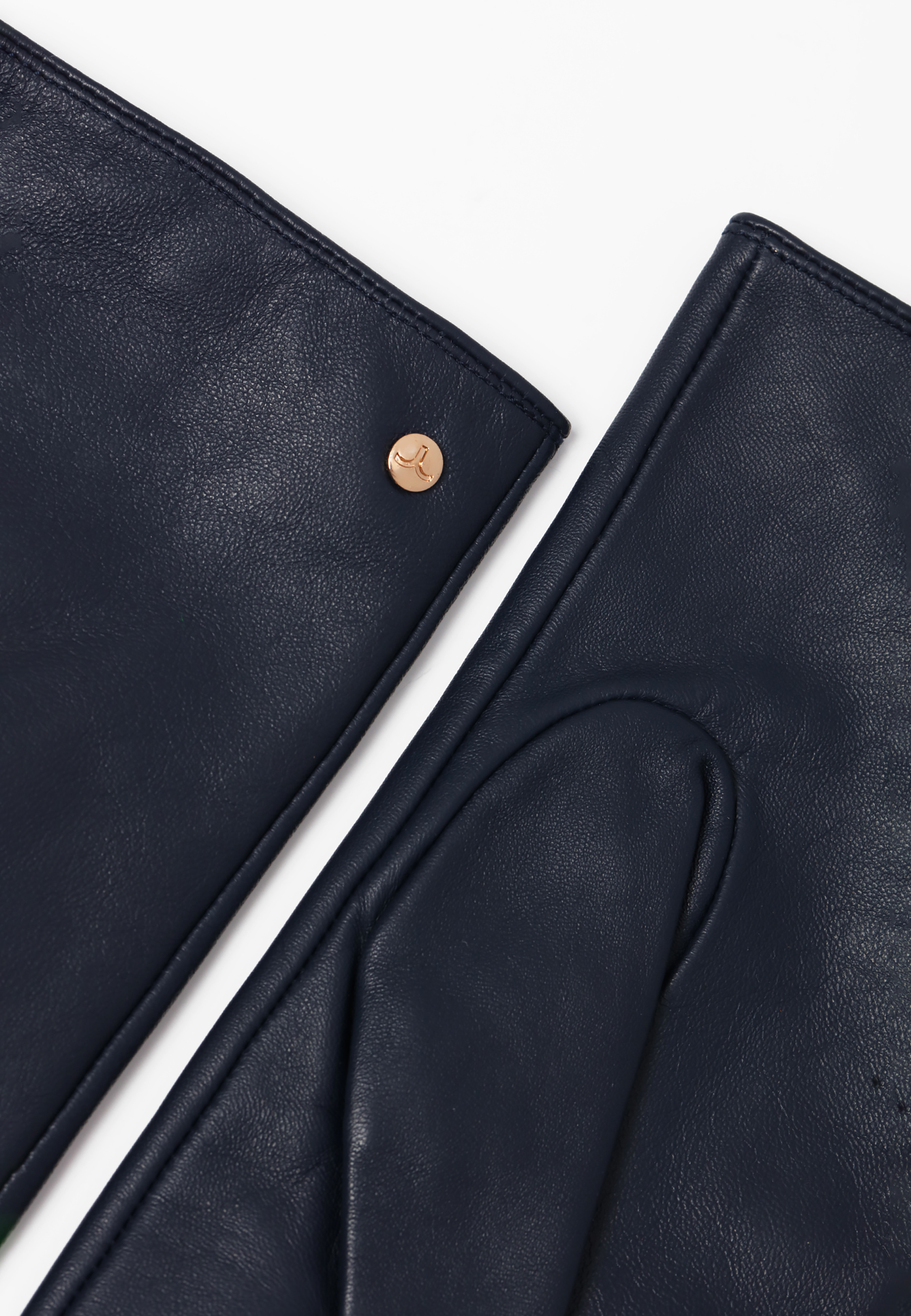 MĂNUȘI DE DAMĂ ZIPENA