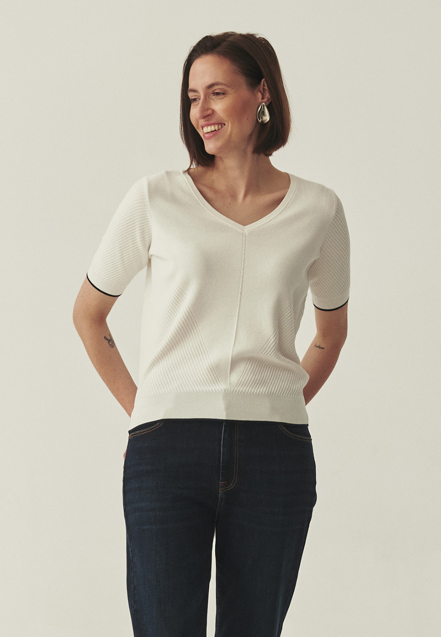 KNITTED BLOUSE WITH LENZING™ ECOVERO™ VISCOSE - MUGI ECRU 2