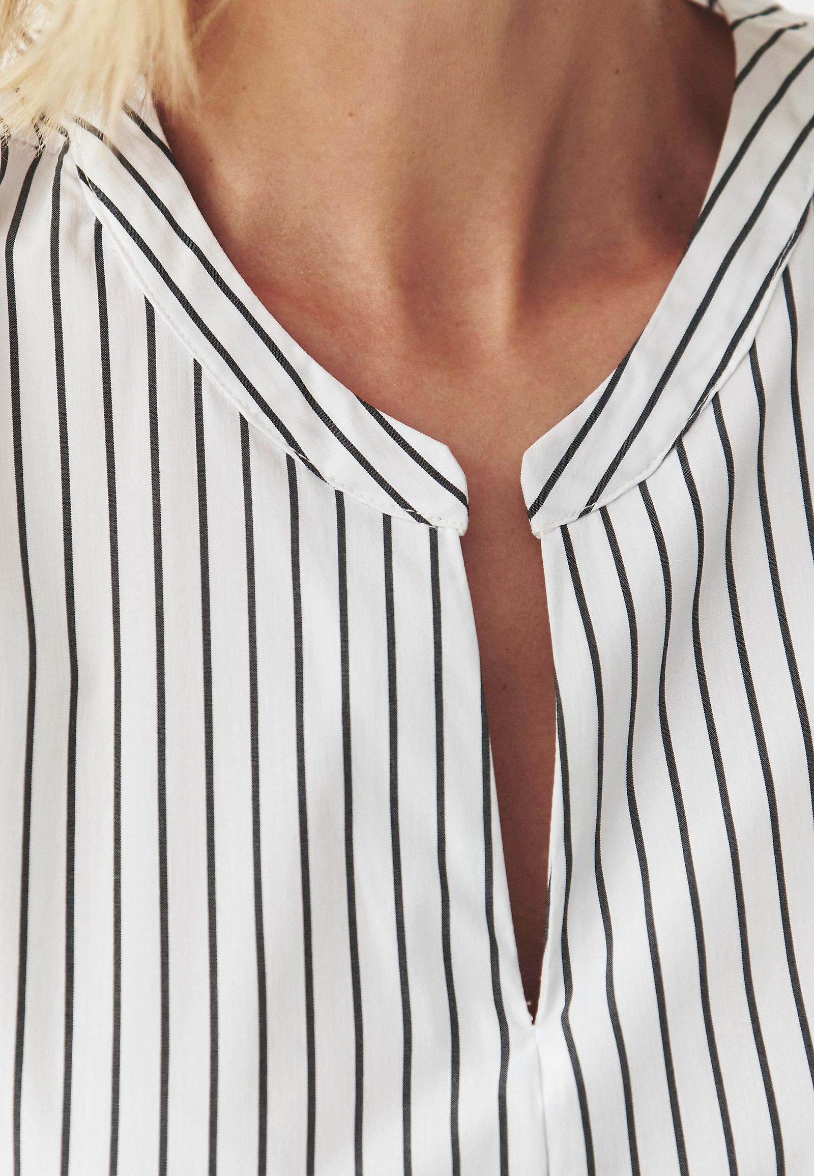BLUZA Z NAVPIČNIMI ČRTAMI - CAMPILLO BLUZA Z NAVPIČNIMI ČRTAMI - CAMPILLO VEČBARVNA 107756