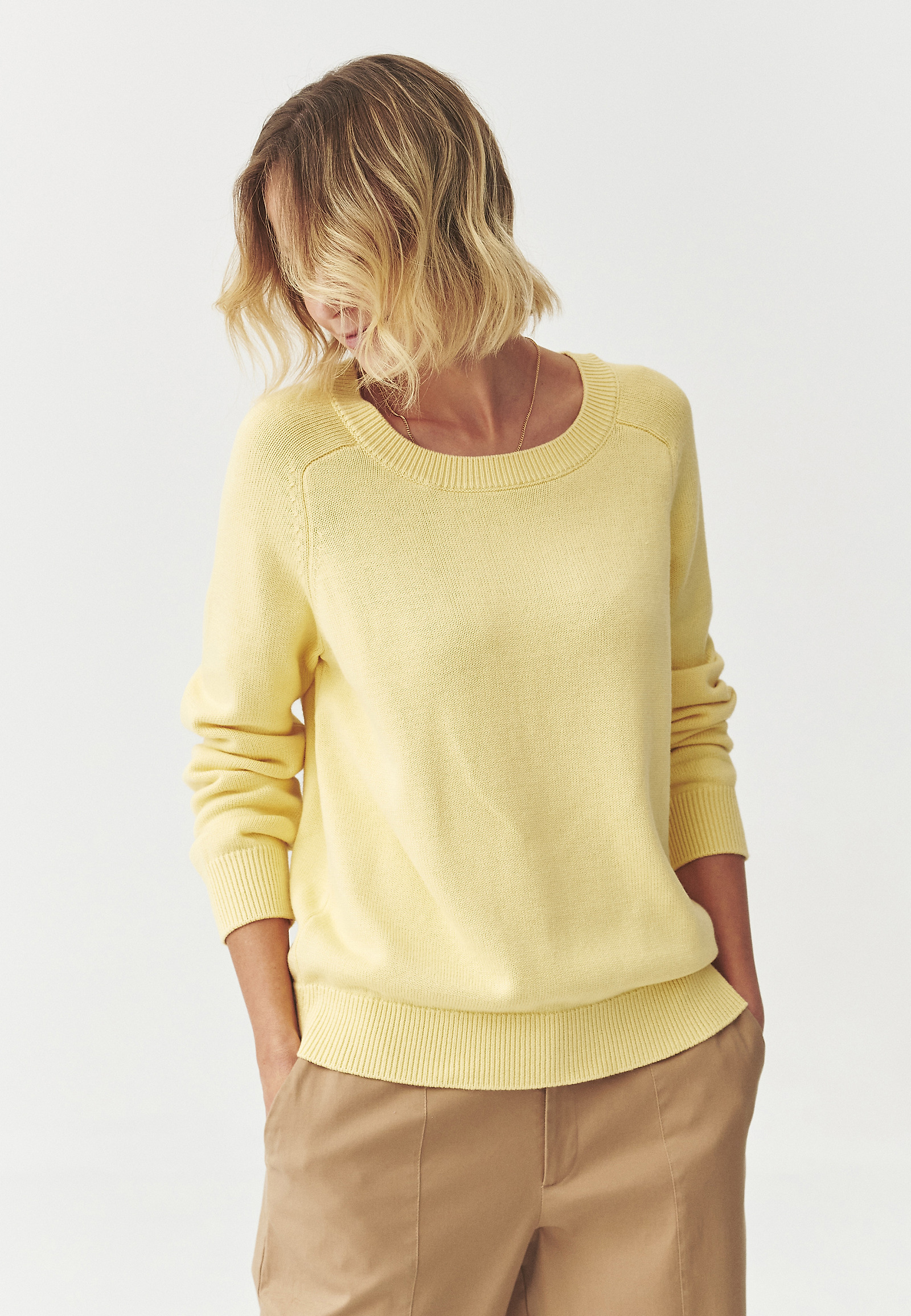SWETER Z PRZĘDZY BAWEŁNIANO-WISKOZOWEJ — IVY SWETER Z PRZĘDZY BAWEŁNIANO-WISKOZOWEJ — IVY ŻÓŁTY 106731