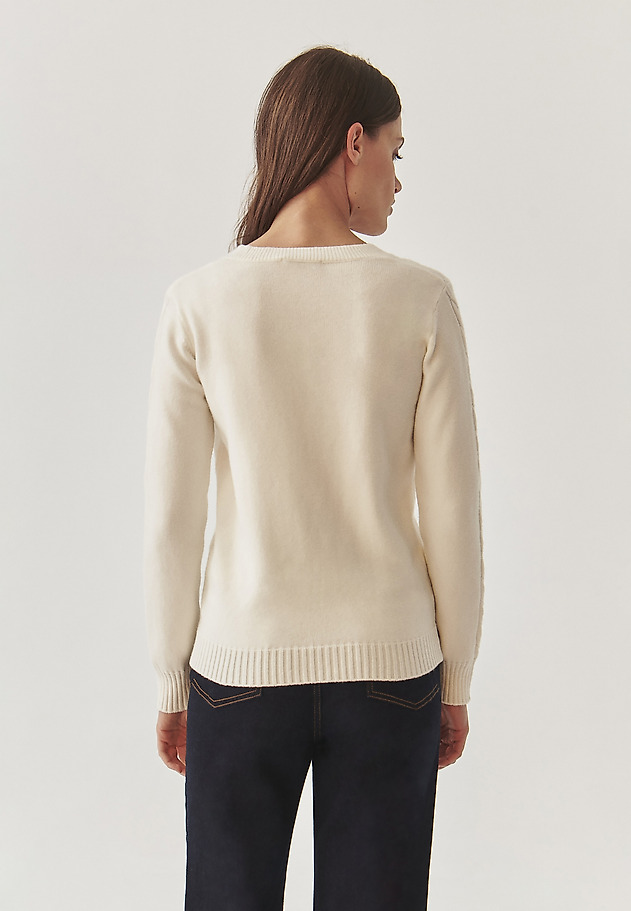 LADIES’ SWEATER IN CABLE KNIT STRUCTURE - WIRA LADIES’ SWEATER IN CABLE KNIT STRUCTURE - WIRA ECRU 4