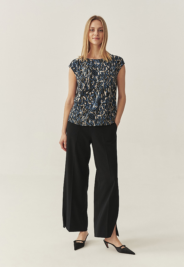 BLUZA IZ VISKOZE Z ORIGINALNIM DIZAJNOM - RAELA 1 BLUZA IZ VISKOZE Z ORIGINALNIM DIZAJNOM - RAELA 1 VEČBARVNA 4