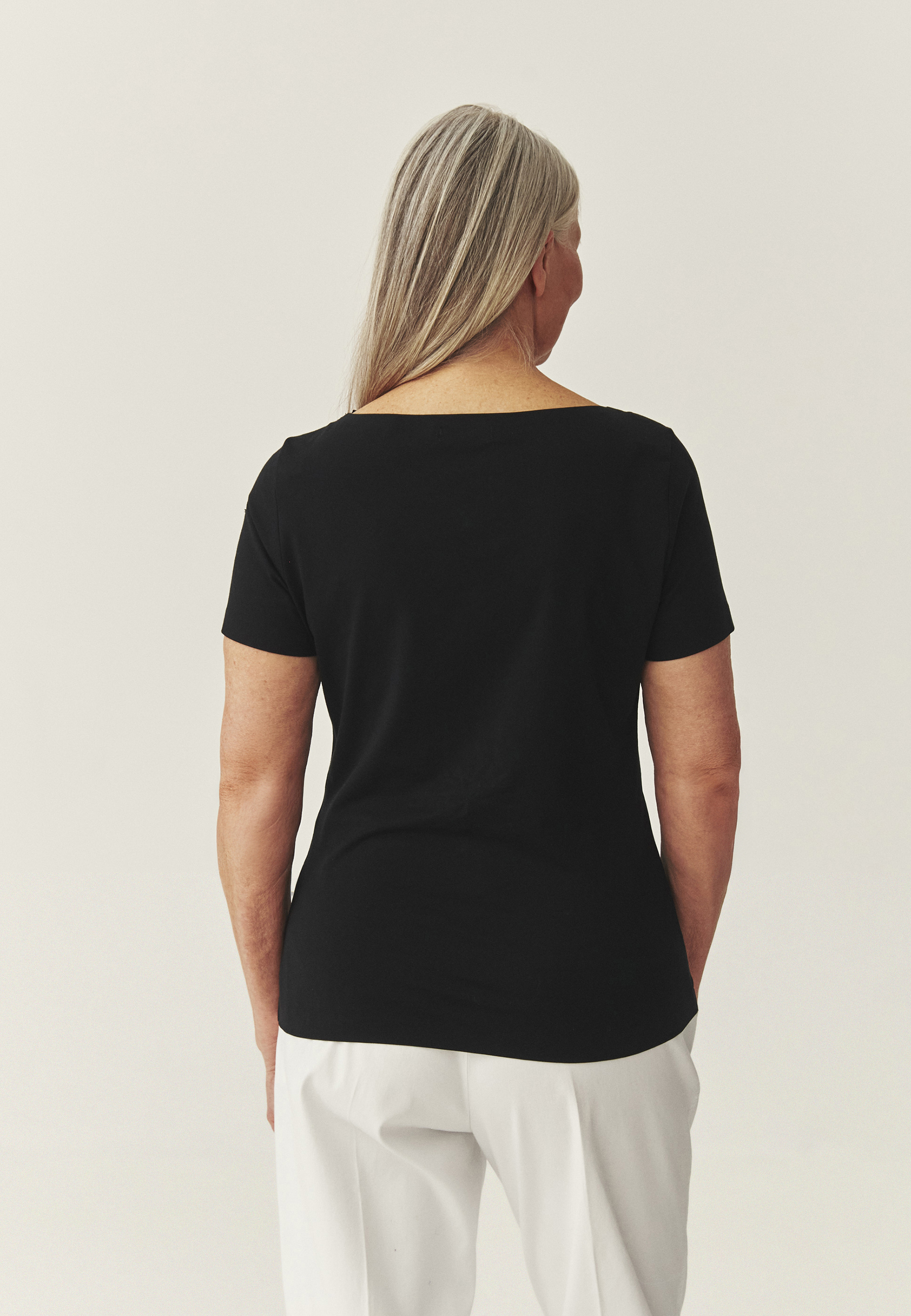 PŘILÉHAVÁ HALENKA S BAVLNOU – MIKAJA ČERNÁ 2