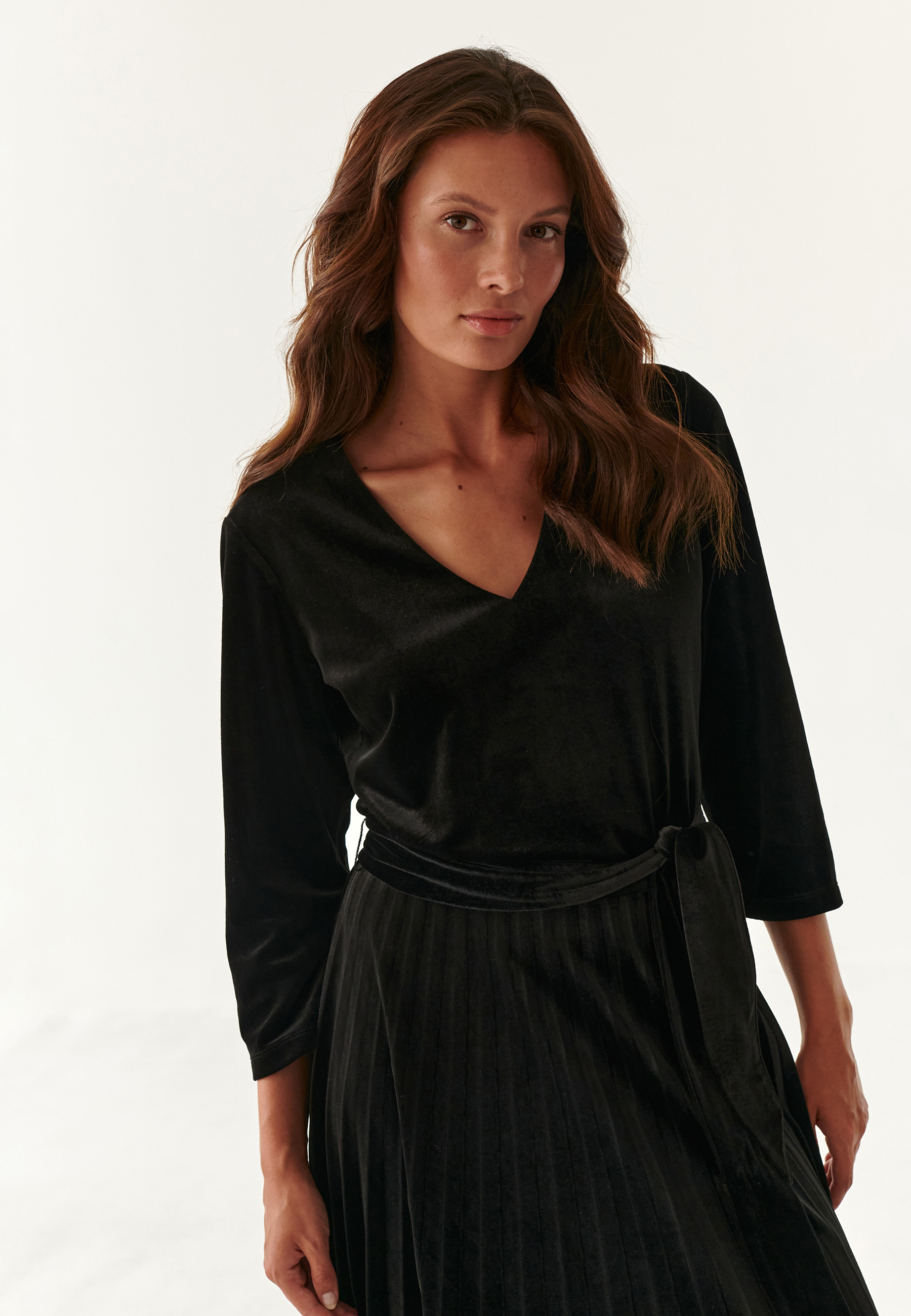 SUKIENKA MIDI Z AKSAMITU ANIKAMI