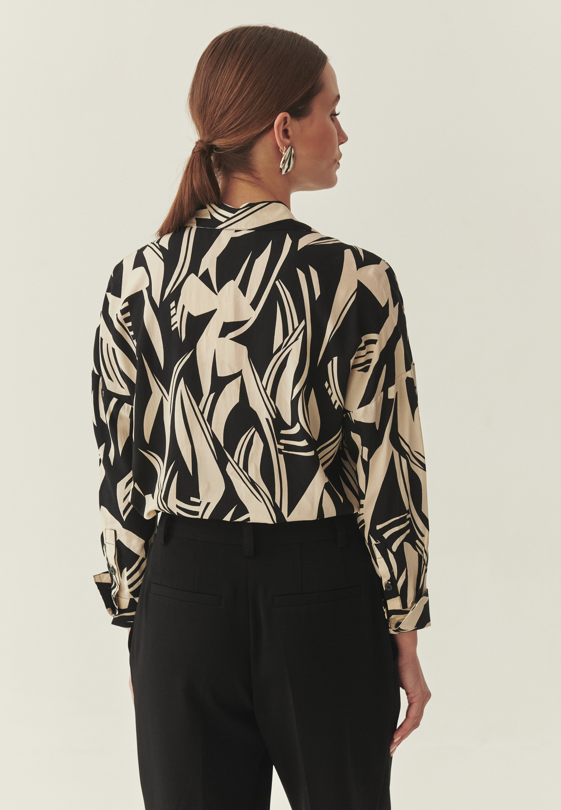 WZORZYSTA KOSZULA Z WISKOZY LENZING™ ECOVERO® - ZIGGY CZARNY 2