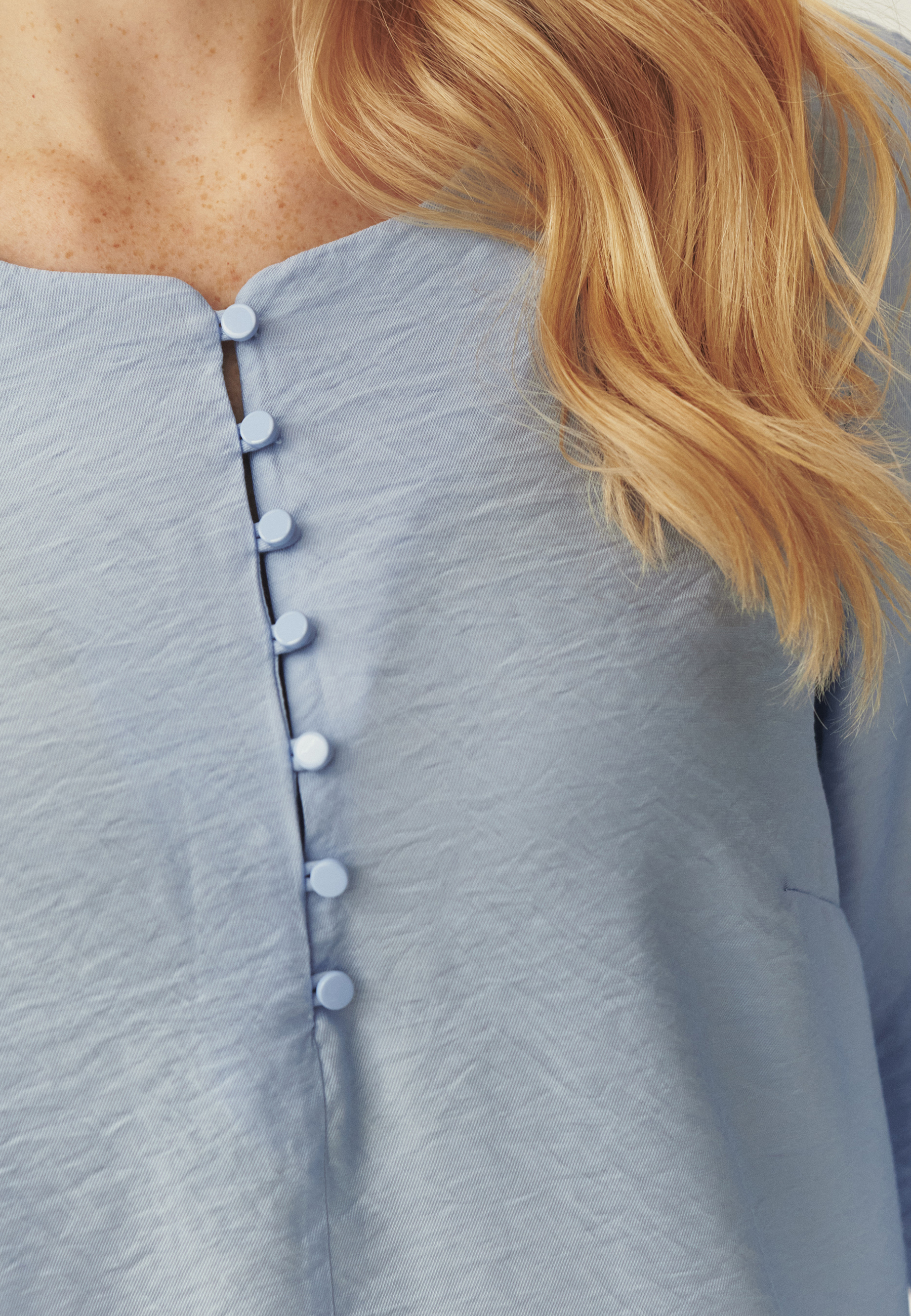 KRESZOWANA BLUZKA Z PODPINANYM RĘKAWEM - TARAMA