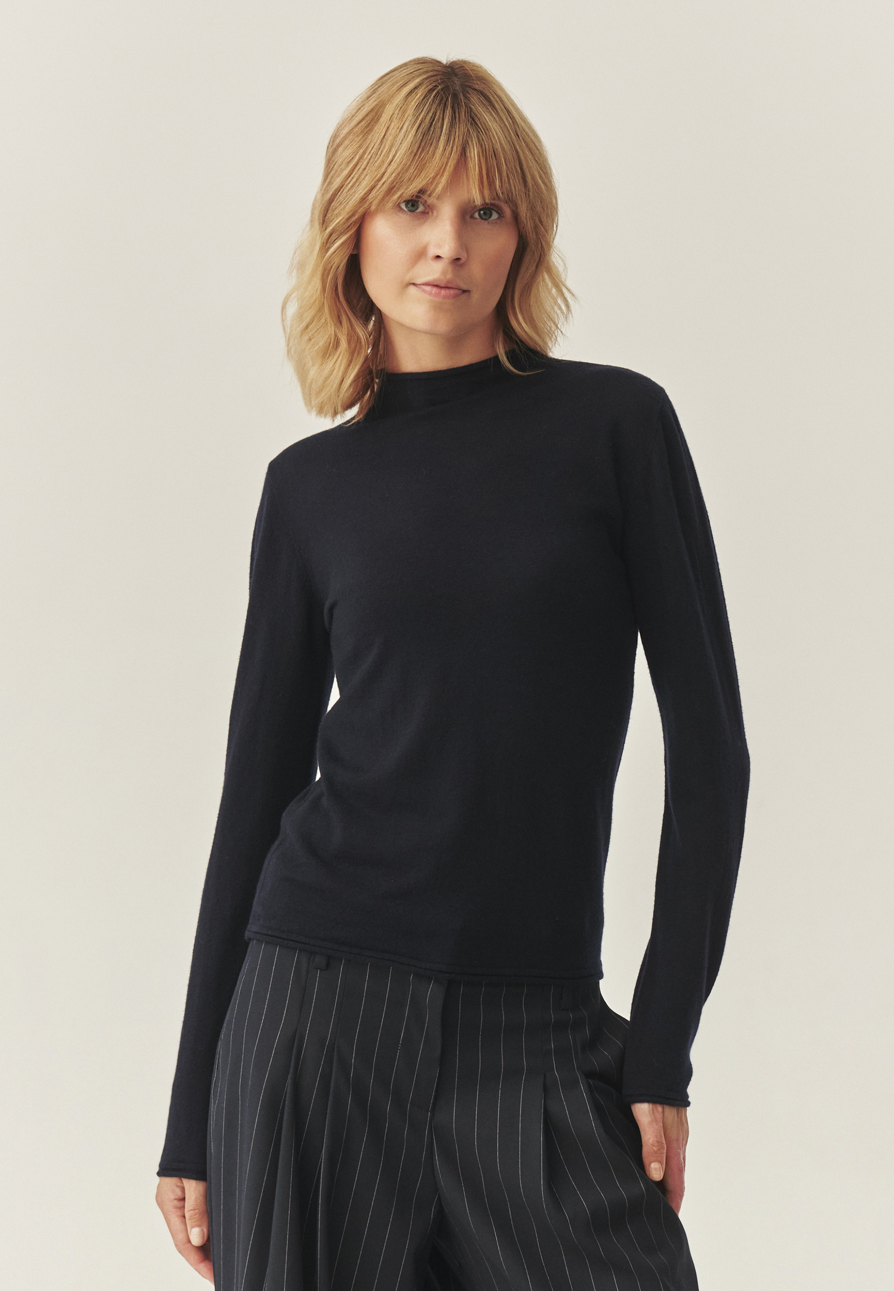 KLASIČNI POL-ROLNIK Z MEŠANICO VOLNE - BROADWAY TEMNO MODRA 2