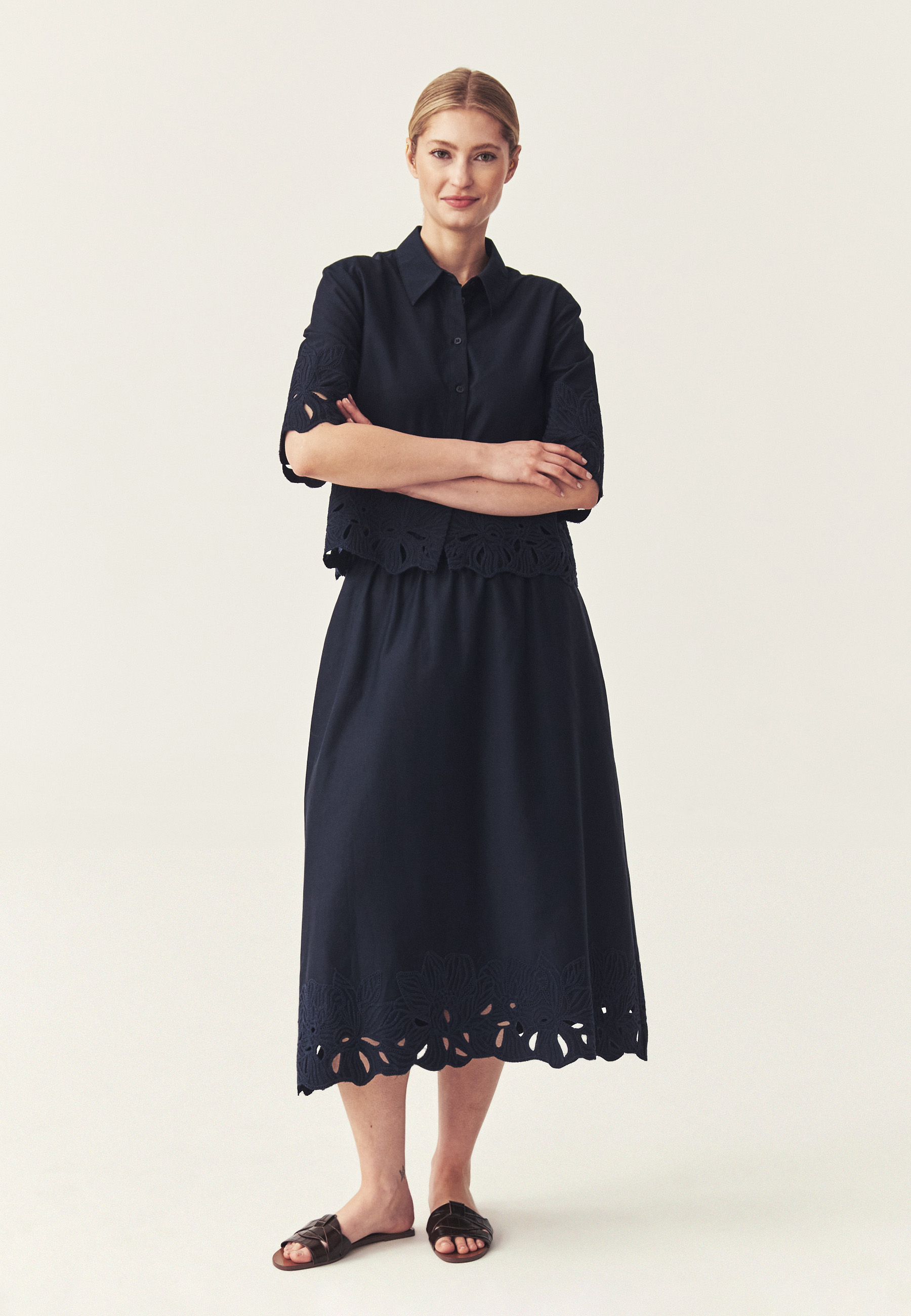 BAWEŁNIANA SPÓDNICA Z HAFTEM - OPTITA GRANATOWY 2