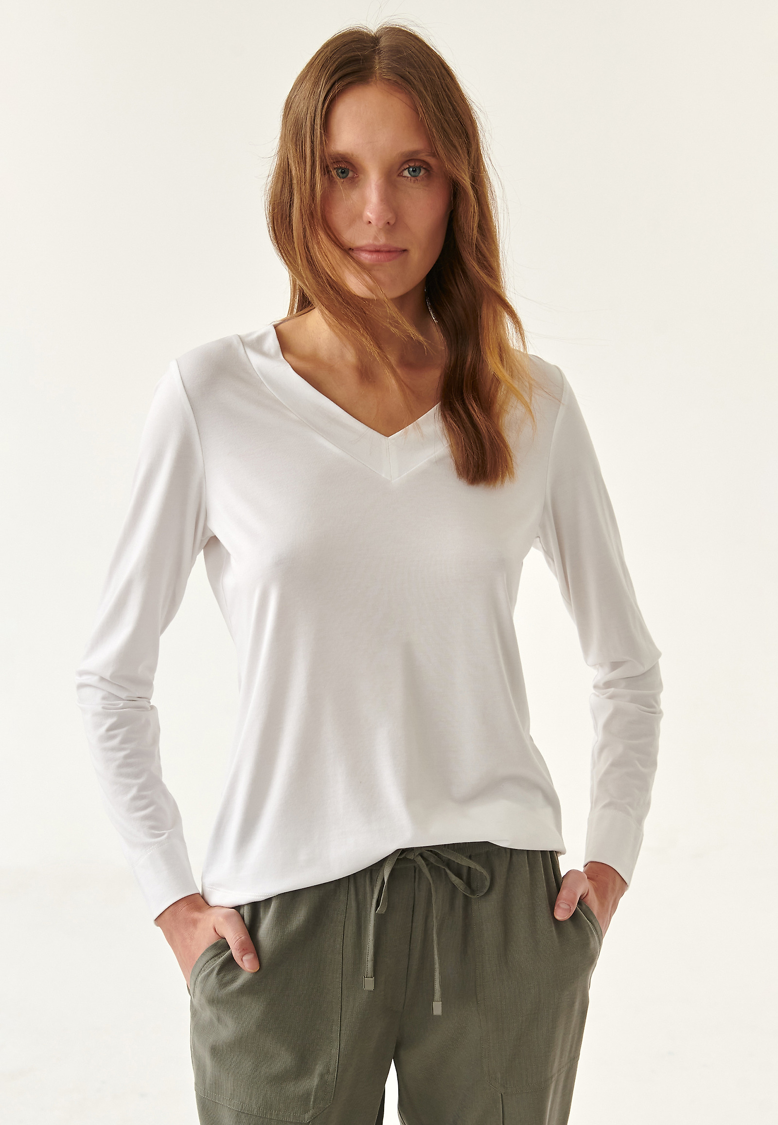 KLASYCZNA BLUZKA DZIANINOWA Z DŁUGIM RĘKAWEM JONKA KLASYCZNA BLUZKA DZIANINOWA Z DŁUGIM RĘKAWEM JONKA ECRU 85206