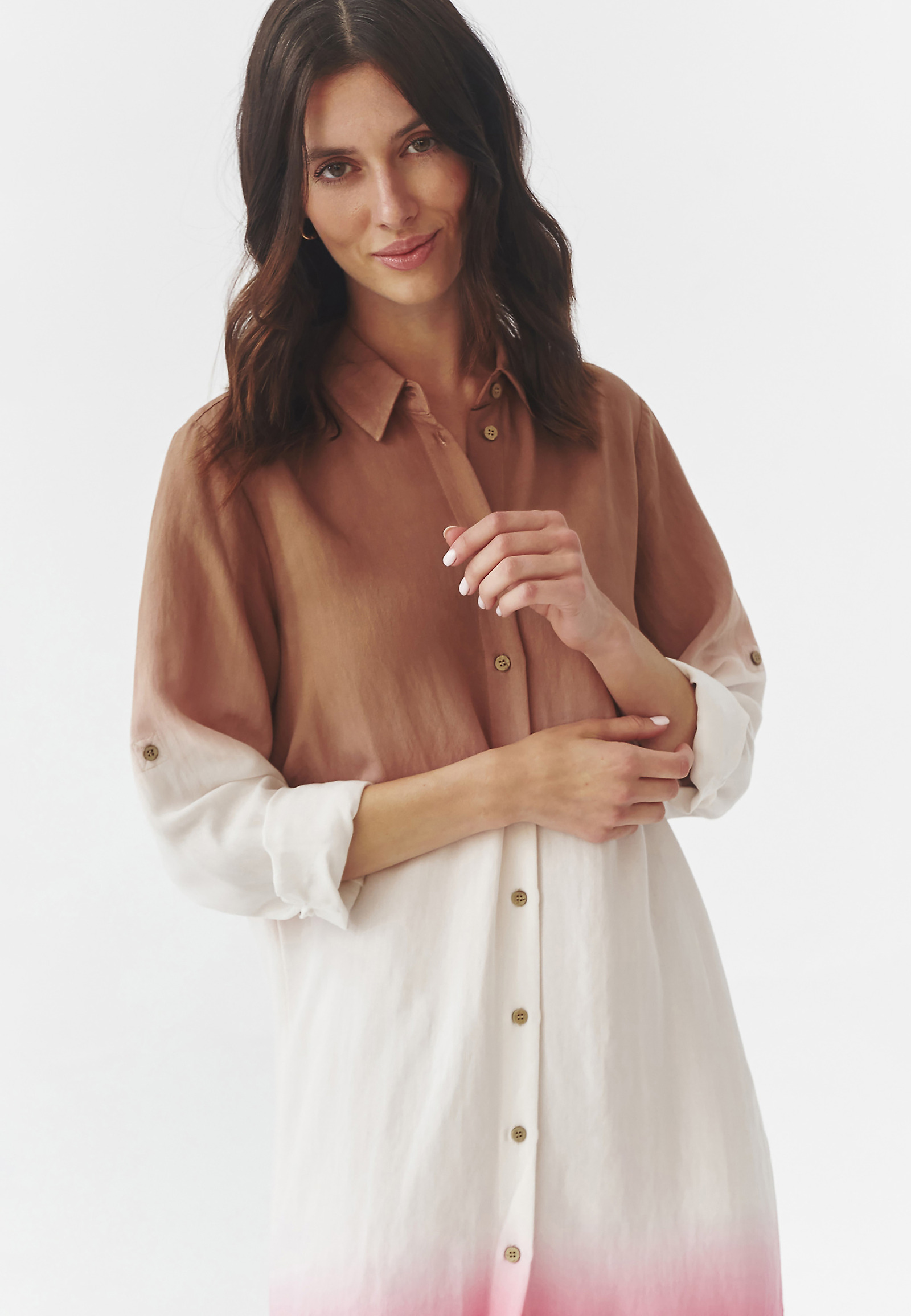 KOŠEĽOVÉ MIDI ŠATY S GRADIENTNOU POTLAČOU – MEKO KOŠEĽOVÉ MIDI ŠATY S GRADIENTNOU POTLAČOU – MEKO VIACFAREBNÝ 97317