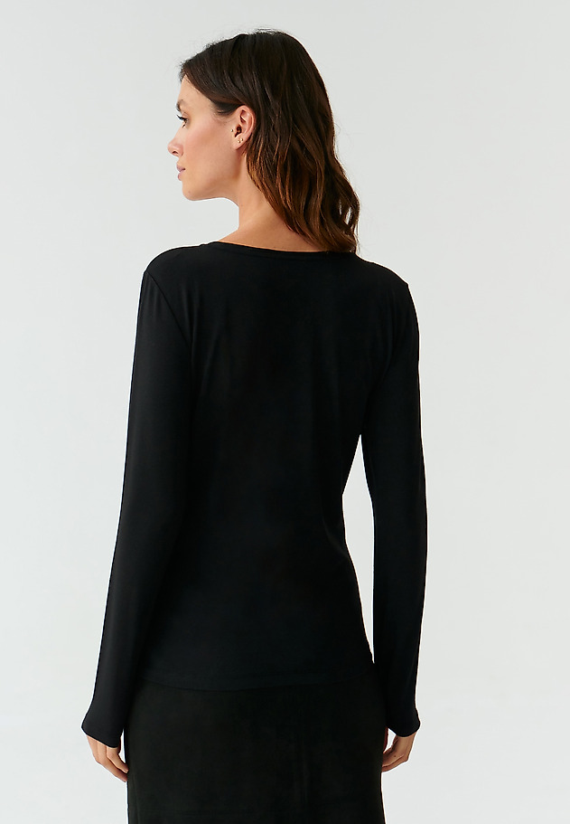 BLUZĂ DE DAMĂ DIN TRICOT CU DECOLTEU DECORATIV LAKATI BLUZĂ DE DAMĂ DIN TRICOT CU DECOLTEU DECORATIV LAKATI NEGRU 4