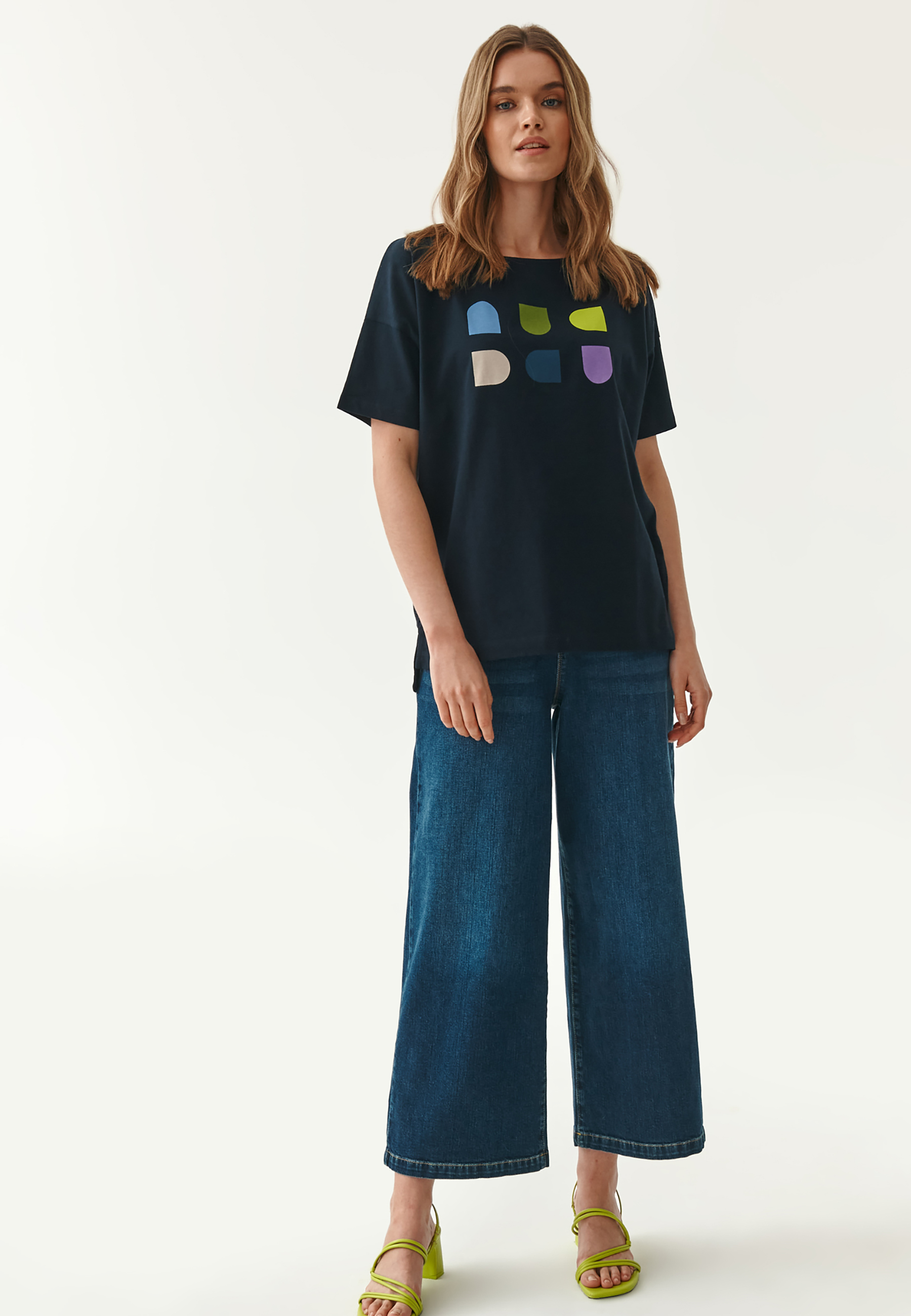 DÁMSKÉ TRIČKO S GEOMETRICKÝM POTISKEM MIZA