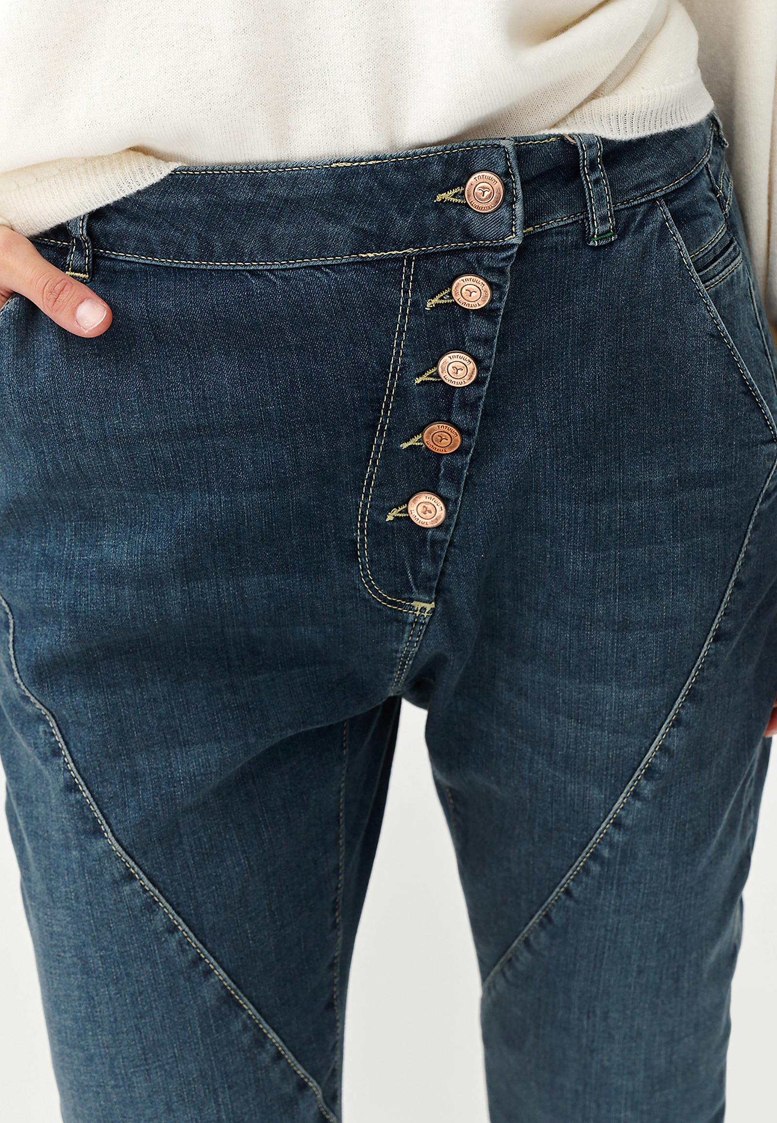 DÁMSKÉ ÚZKÉ DŽÍNOVÉ KALHOTY TYPU BOYFRIEND S ASYMETRICKÝM ZAPÍNÁNÍM - FEGA DÁMSKÉ ÚZKÉ DŽÍNOVÉ KALHOTY TYPU BOYFRIEND S ASYMETRICKÝM ZAPÍNÁNÍM - FEGA MODRÁ 94649