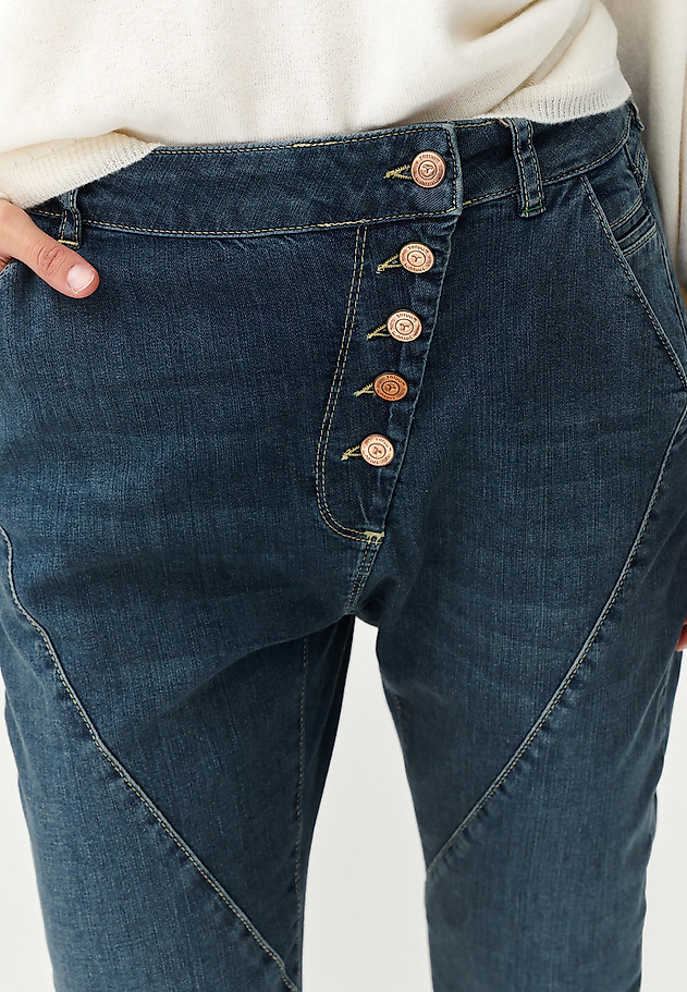 DÁMSKÉ ÚZKÉ DŽÍNOVÉ KALHOTY TYPU BOYFRIEND S ASYMETRICKÝM ZAPÍNÁNÍM - FEGA DÁMSKÉ ÚZKÉ DŽÍNOVÉ KALHOTY TYPU BOYFRIEND S ASYMETRICKÝM ZAPÍNÁNÍM - FEGA MODRÁ 4