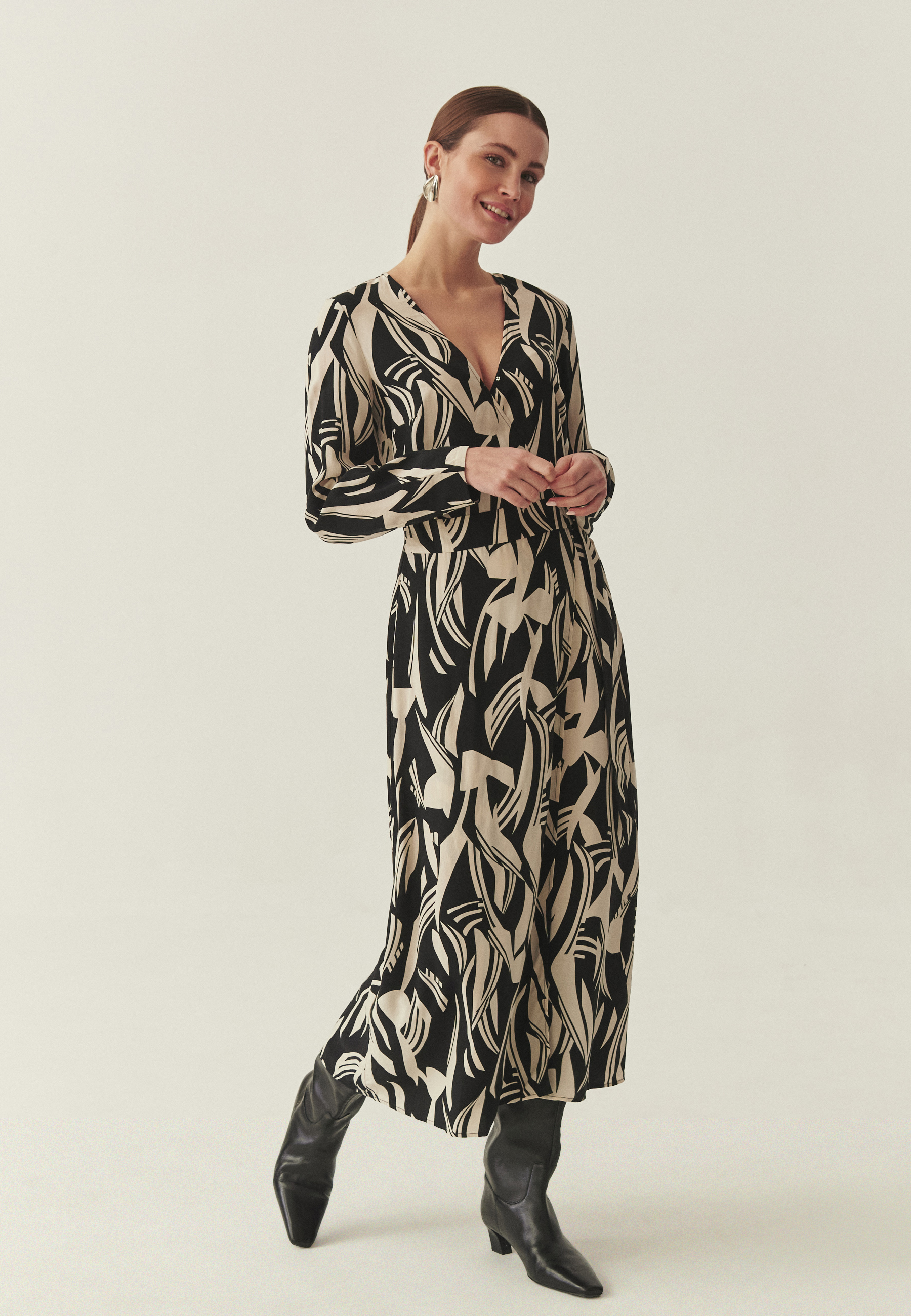 KOPERTOWA SUKIENKA Z AUTORSKIM WZOREM - GOLTE 1 CZARNY 2