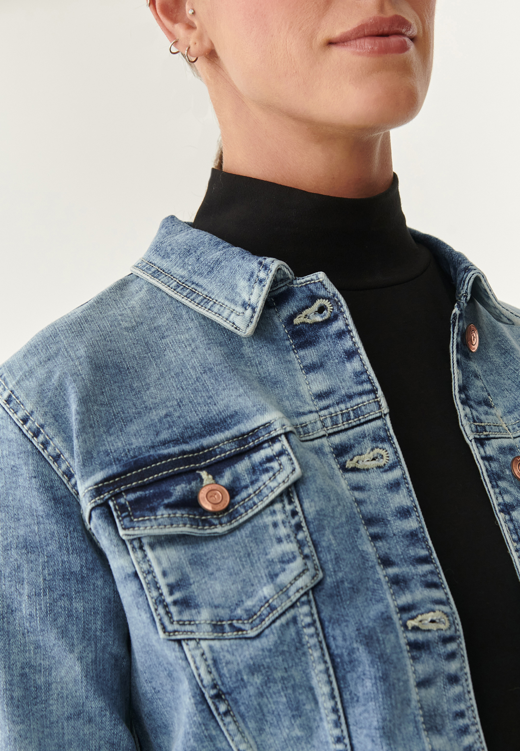 DAMSKA KURTKA JEANSOWA BESKA