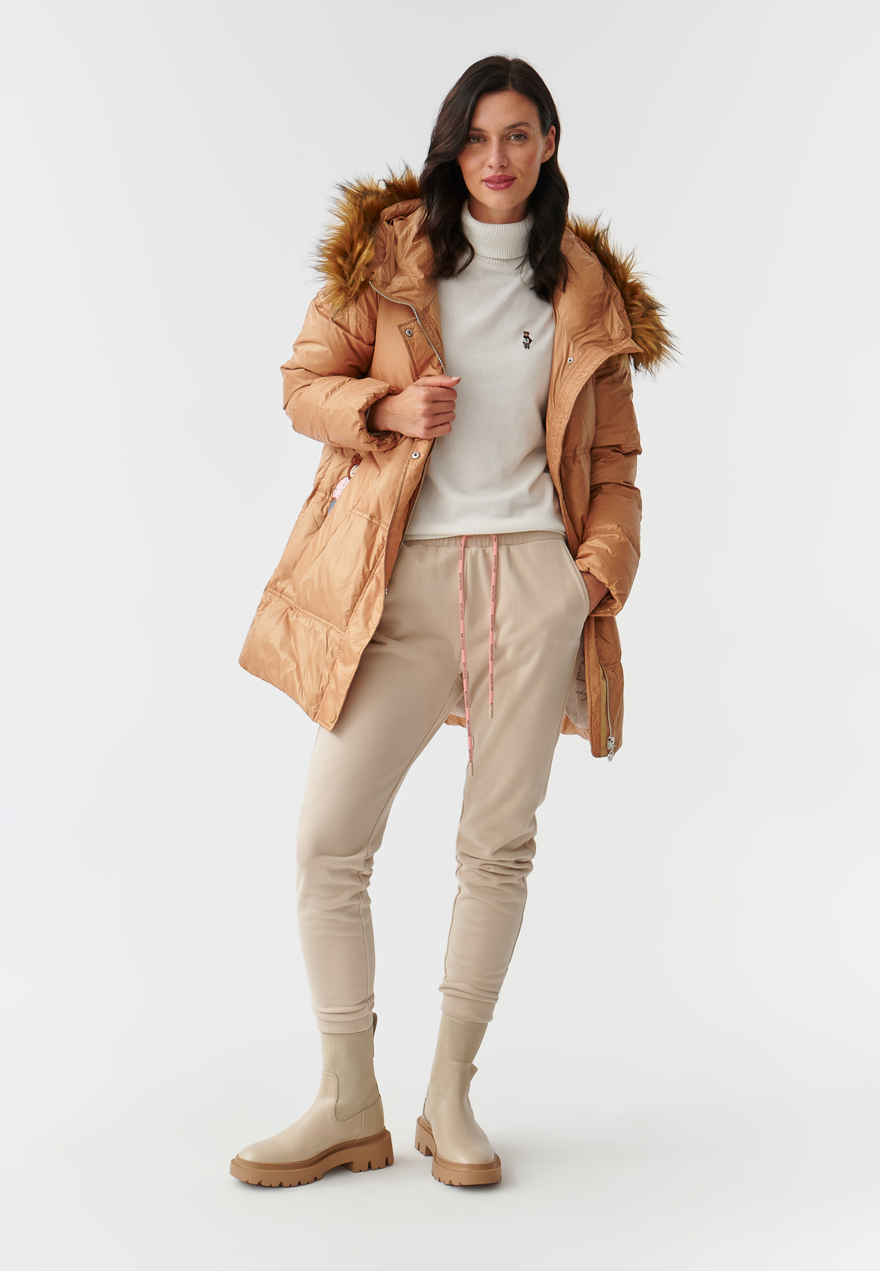 DAMSKA KURTKA PUCHOWA Z KAPTUREM Z FUTERKIEM GOTA BEŻOWY 2