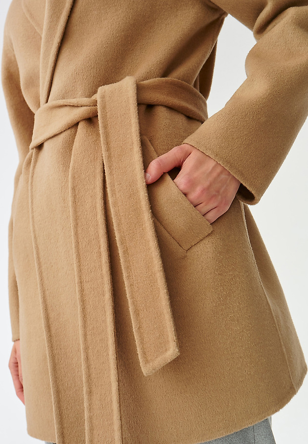 LADIES’ COAT WITH A BELT MOZA LADIES’ COAT WITH A BELT MOZA BEŻOWY 6