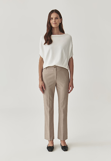 LADIES’ BLOUSE WITH A DECORATIVE NECKLINE - ATI 1 ECRU 2