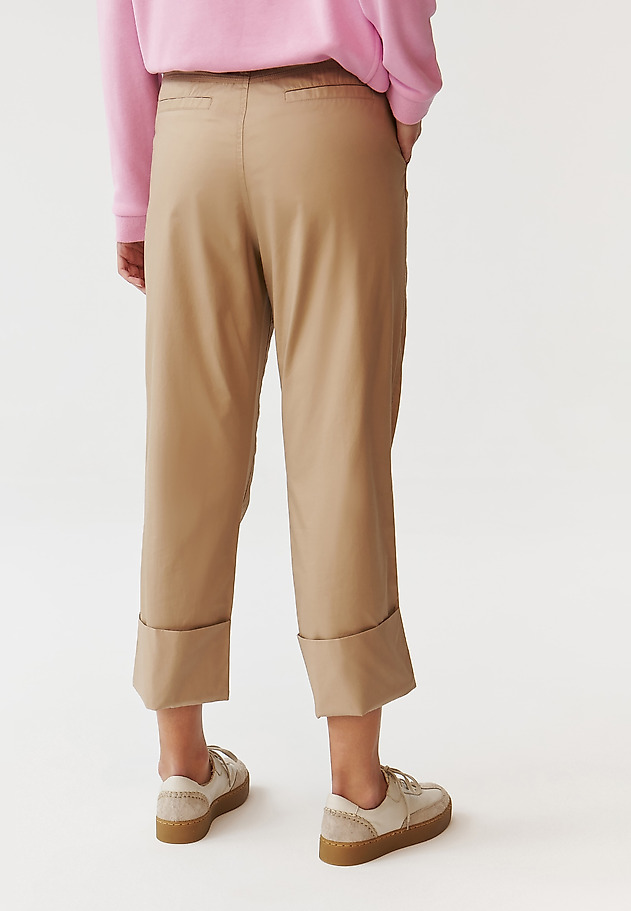 LADIES’ COTTON PANTS WITH STYLISH PLEATS - ERTO LADIES’ COTTON PANTS WITH STYLISH PLEATS - ERTO BEŻOWY 3