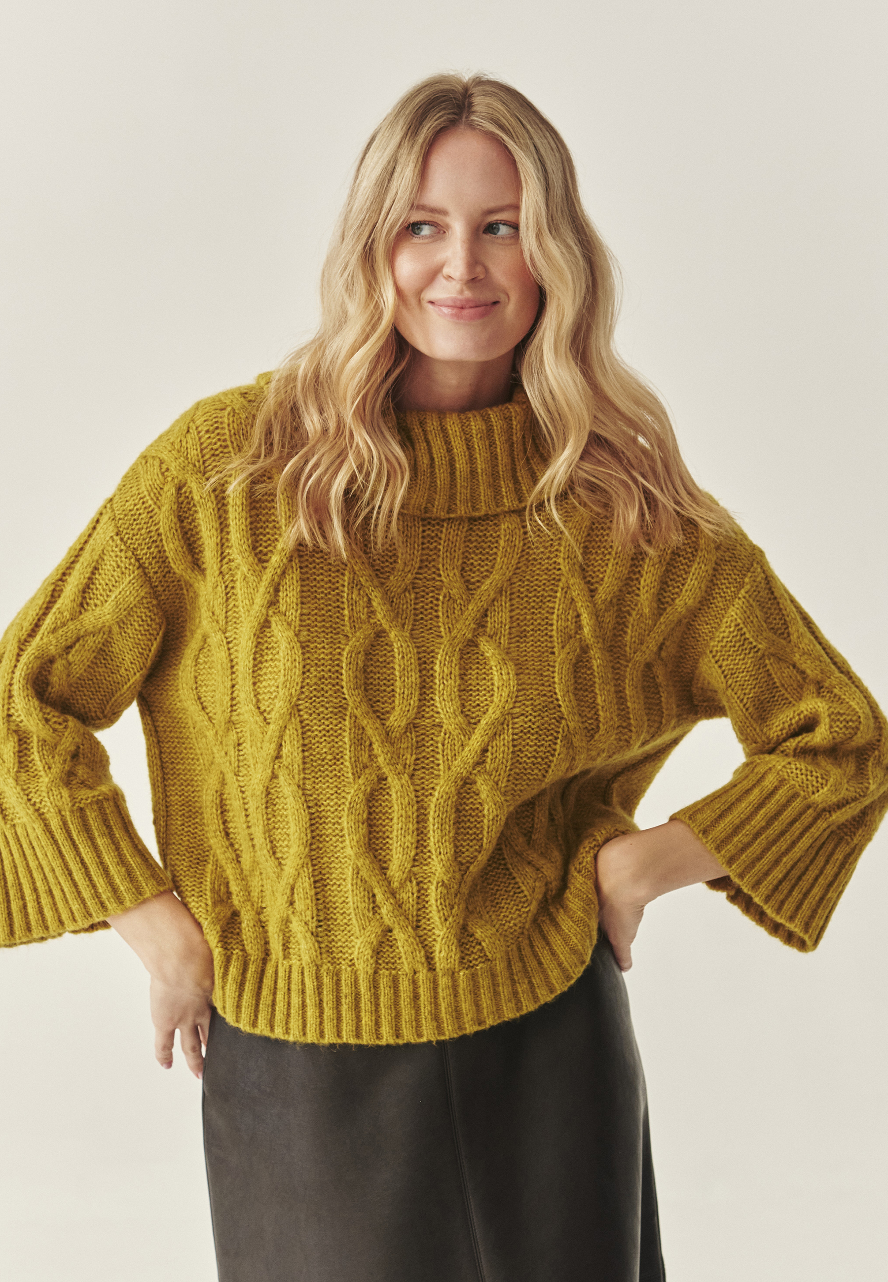 OHLAPEN PULOVER Z VOLNO IN MOHERJEM - SERVA ZELENA 2