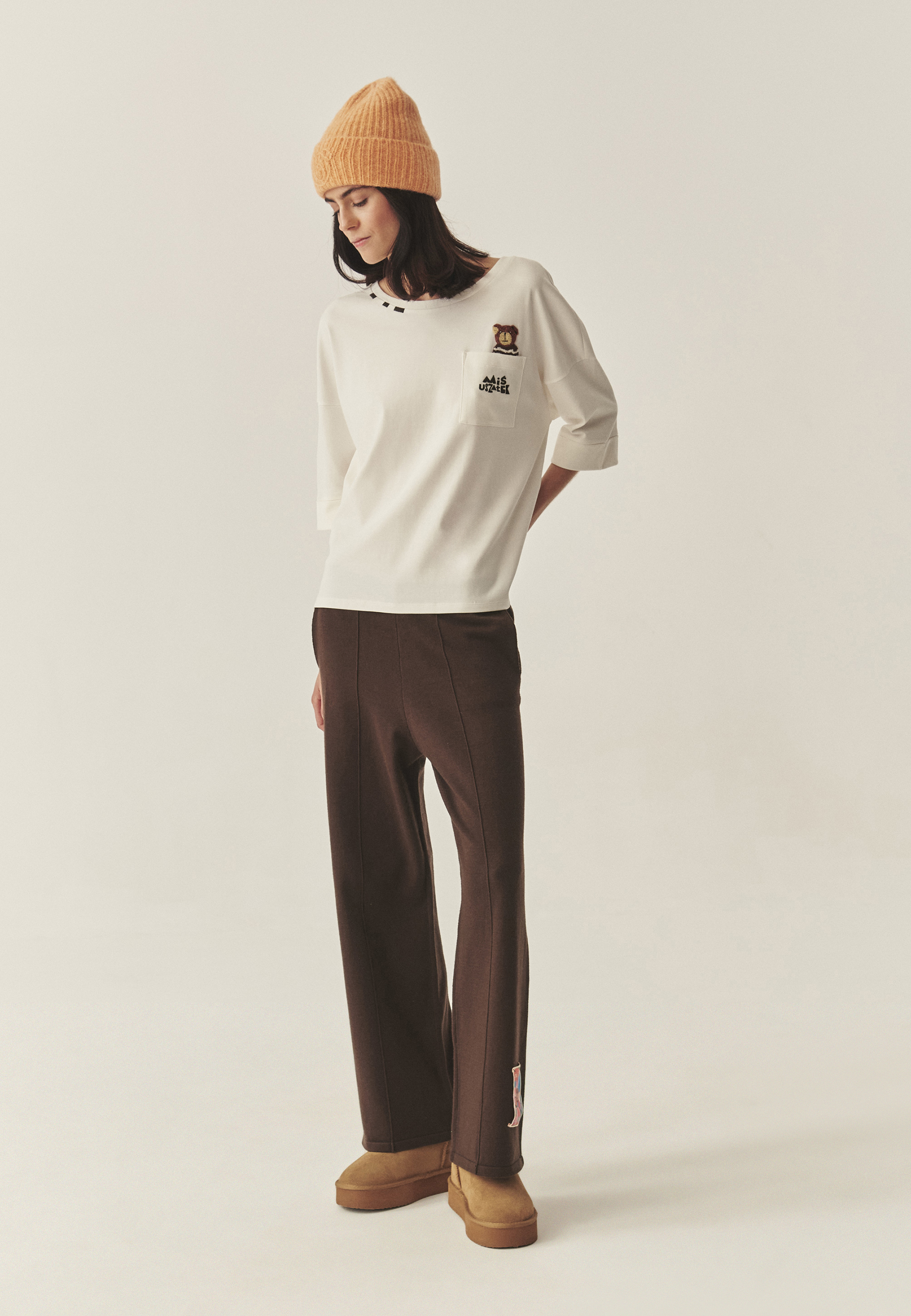 BAWEŁNIANY T-SHIRT Z BAJKOWYMI HAFTAMI - LABORI ECRU 2