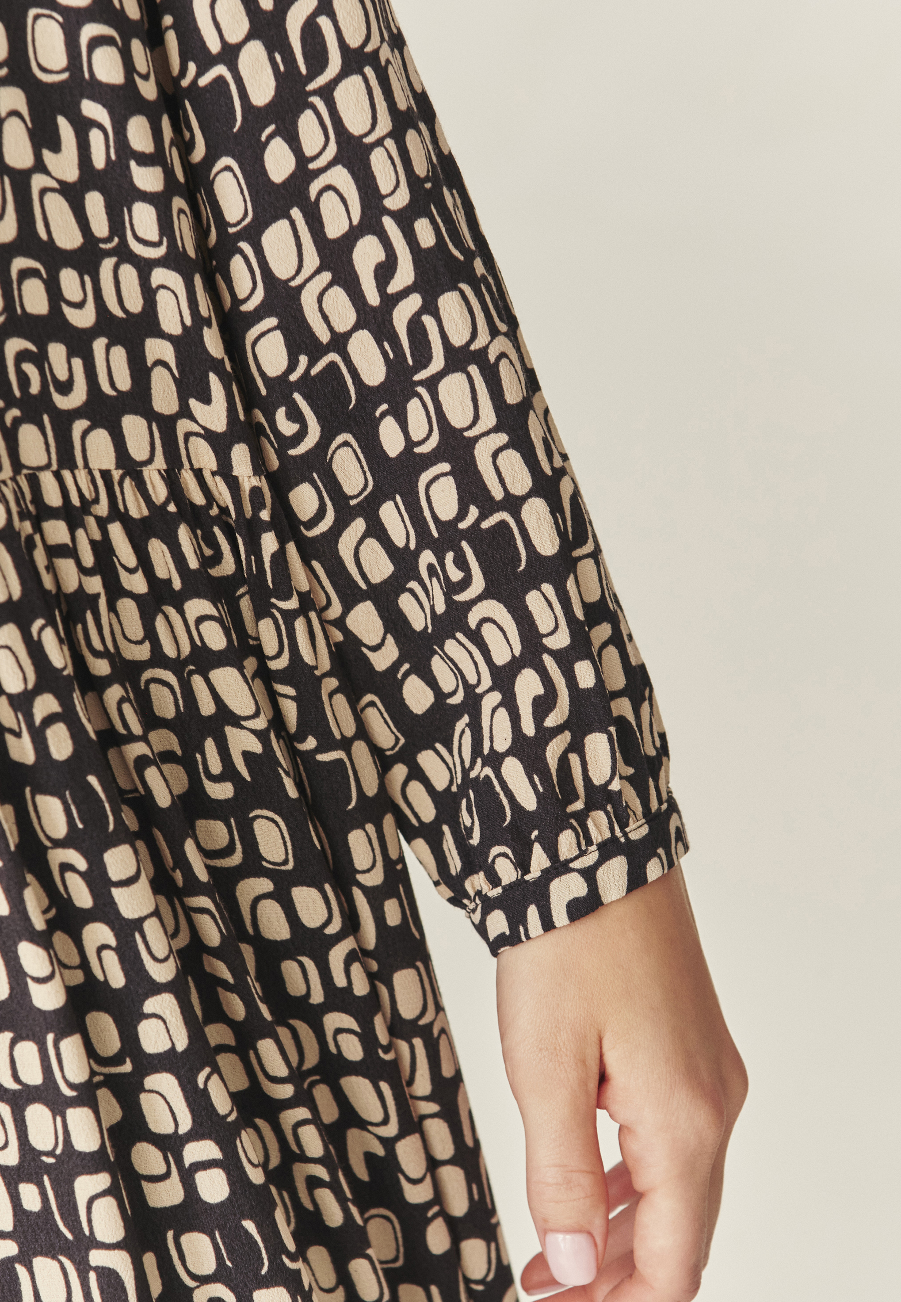 VISKOZNA OBLEKA Z ORIGINALNO ZASNOVO - MARLI VEČBARVNA 2