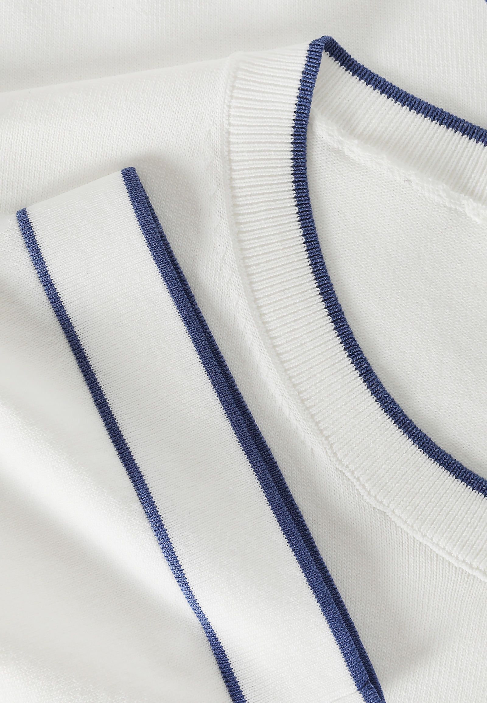 HALENKA S KRÁTKÝM RUKÁVEM — SIMPLY HALENKA S KRÁTKÝM RUKÁVEM — SIMPLY ECRU 104578