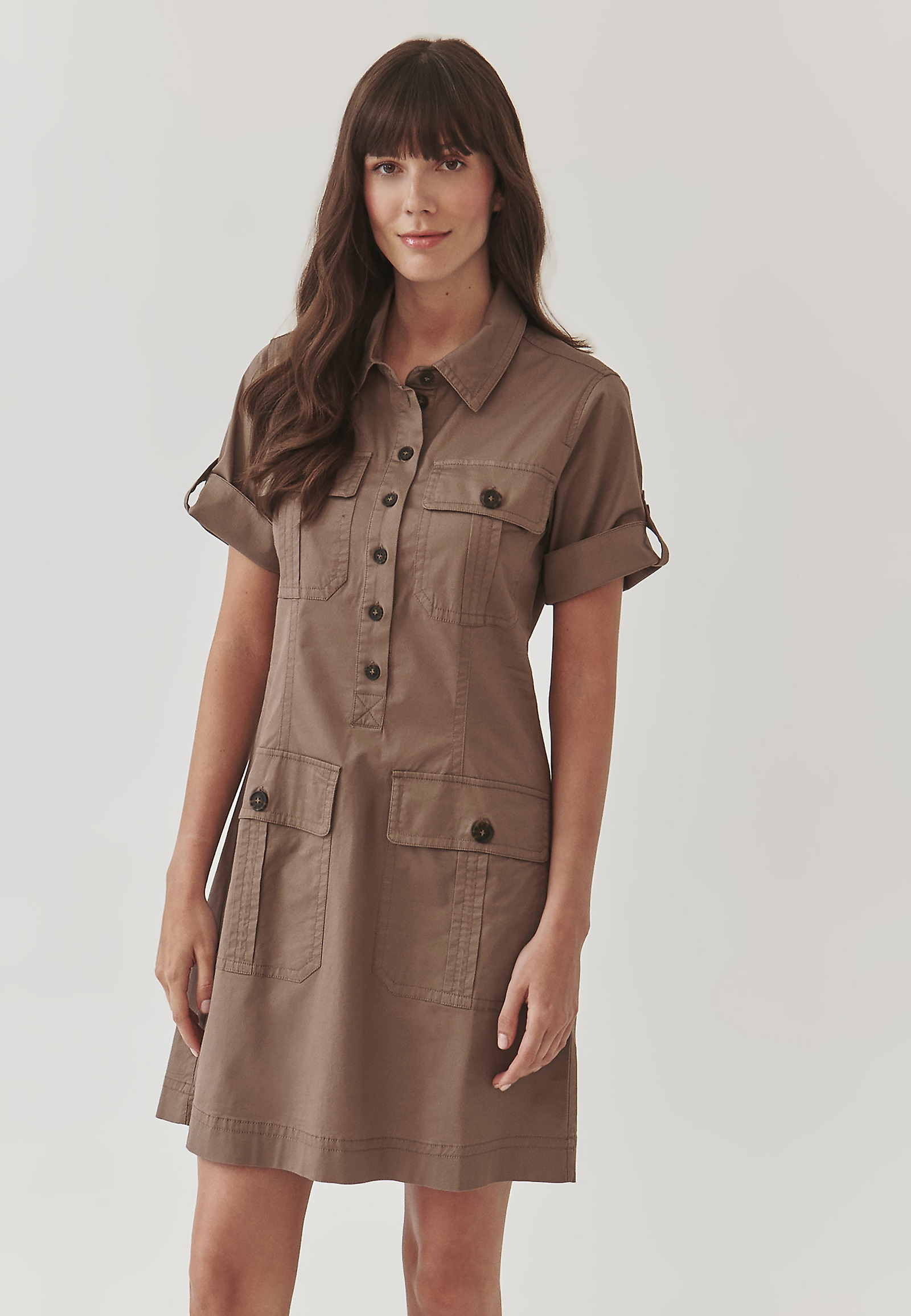 PLÁTĚNÉ KOŠILOVÉ ŠATY S VYHRNOVACÍMI RUKÁVY - SAPRITI PLÁTĚNÉ KOŠILOVÉ ŠATY S VYHRNOVACÍMI RUKÁVY - SAPRITI KHAKI 97061