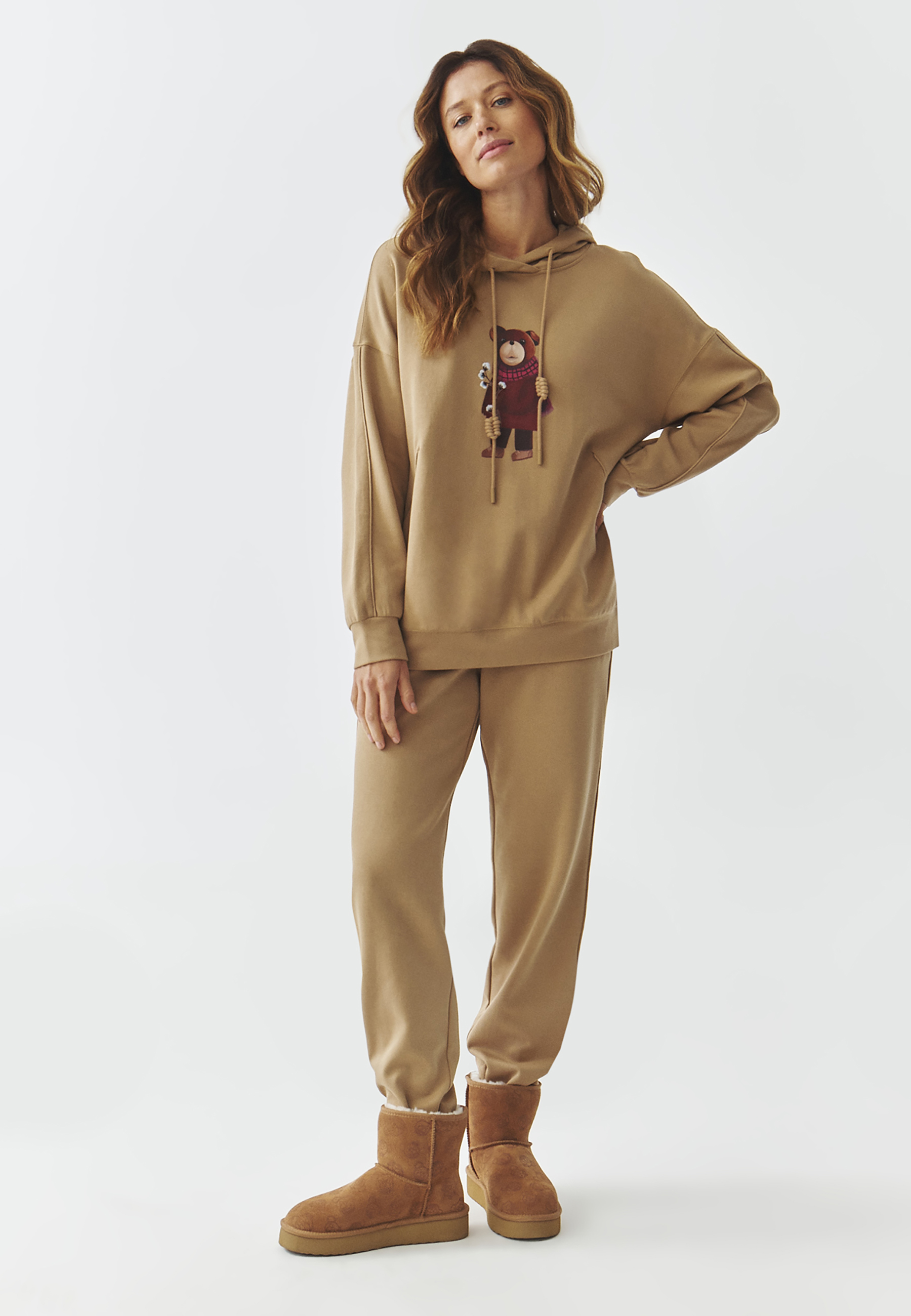 DZIANINOWA BLUZA DAMSKA Z MOTYWEM MISIA USZATKA — OLGA