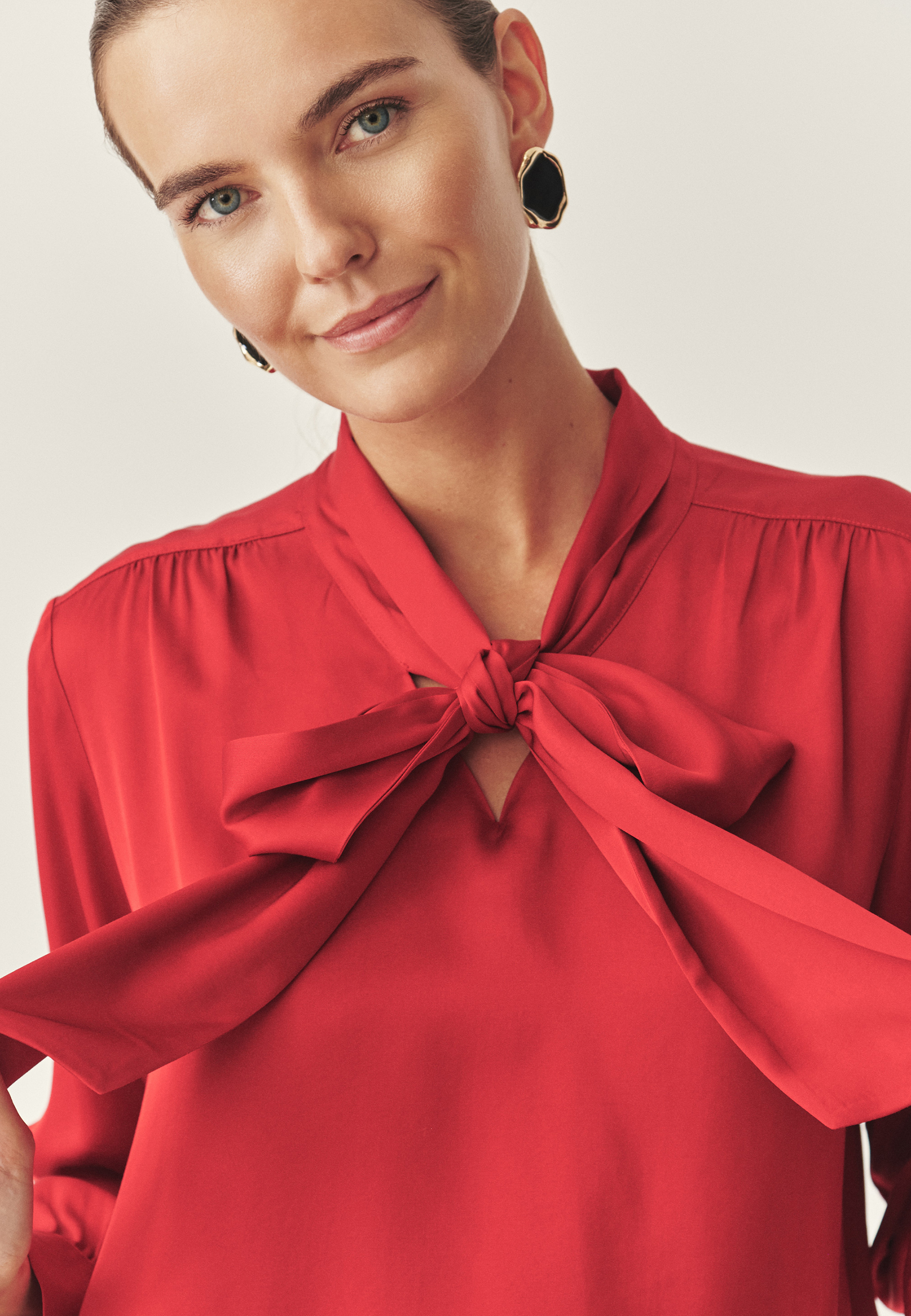 VISCOSE BLOUSE WITH DECORATIVE TIE - TIRA RED 2