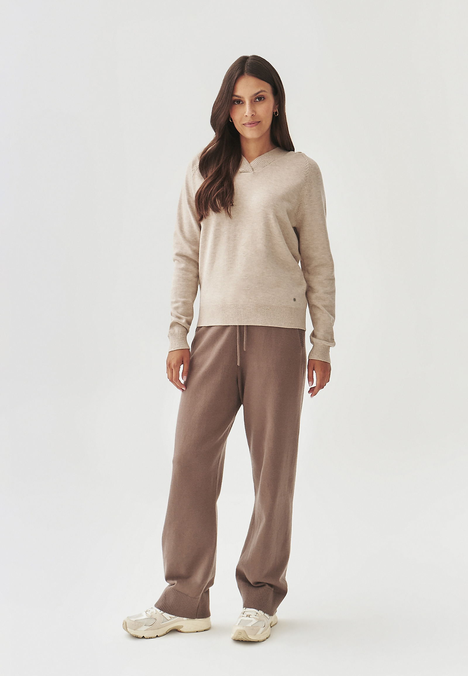 DAMSKI SWETER Z KAPTUREM - JAZMIN DAMSKI SWETER Z KAPTUREM - JAZMIN BEŻOWY 100997